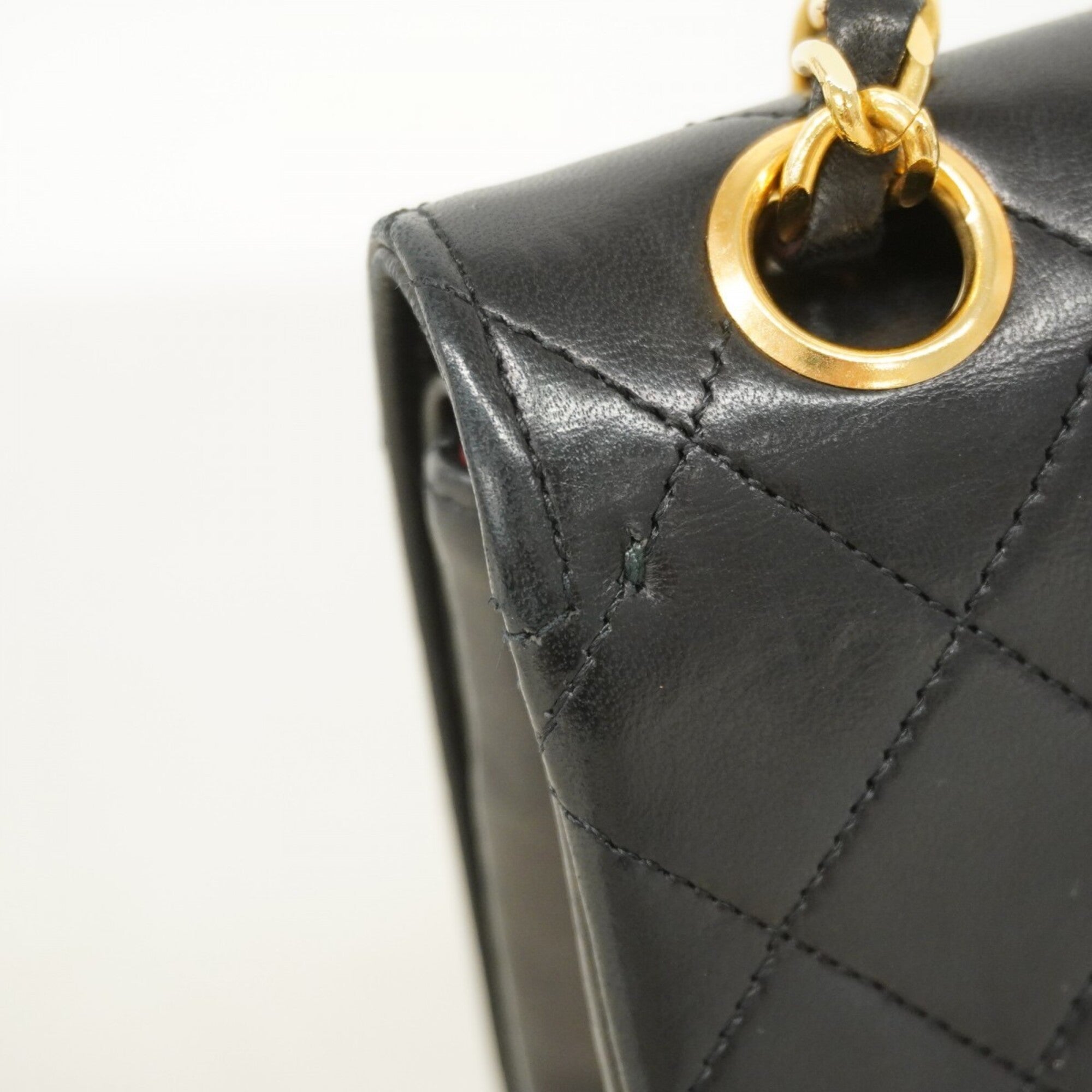 Chanel Black Leather Shoulder Bag (Pre-Owned)