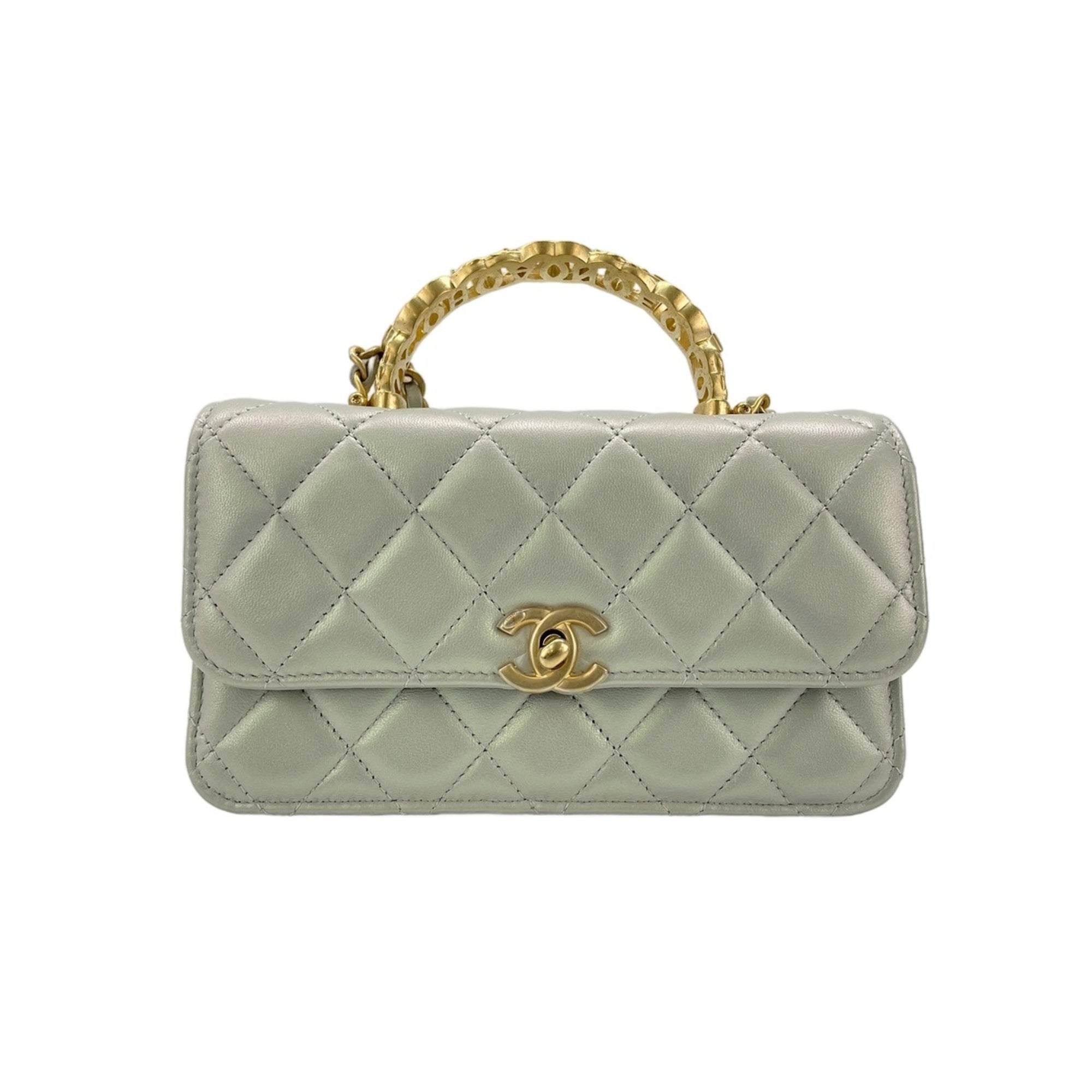 Chanel Matelasse White Handbag (Pre-Owned)