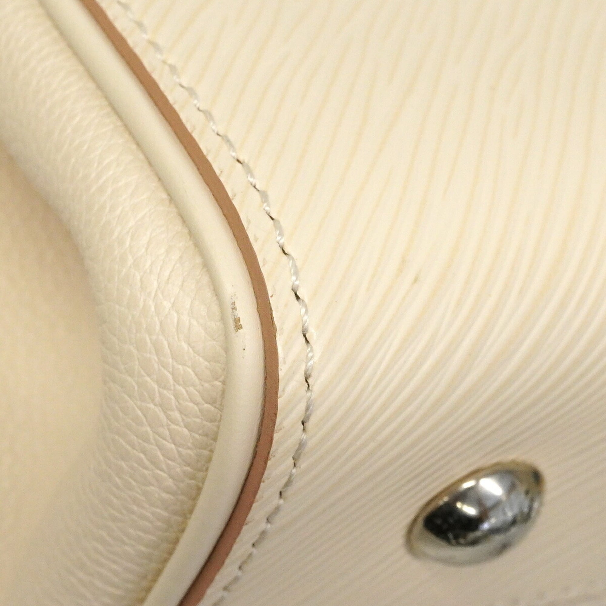 Louis Vuitton White Handbag (Pre-Owned)