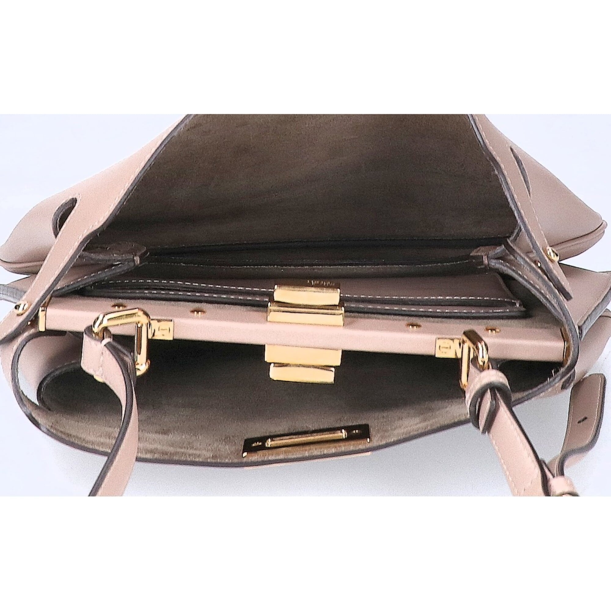 Fendi Grayish Leather Shoulder Bag (Pre-Owned)