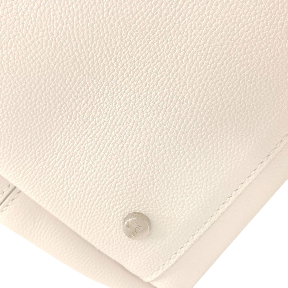 Tod's White Leather Tote Bag (Pre-Owned)