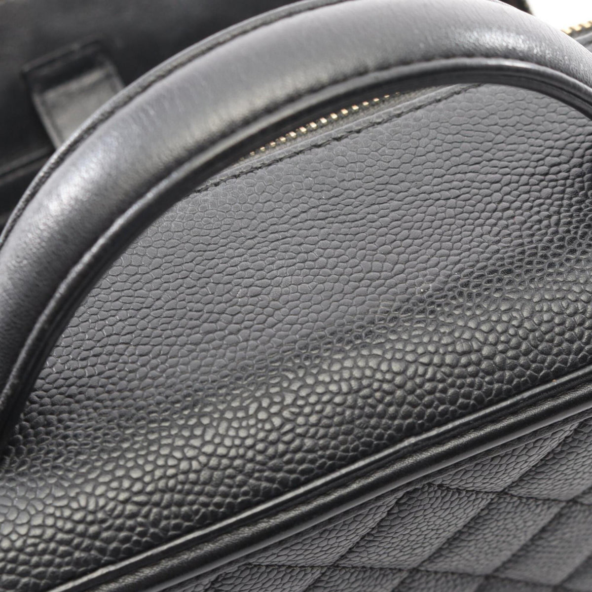 Chanel Black Grained Calfskin Handbag Shoulder Bag (Pre-Owned)