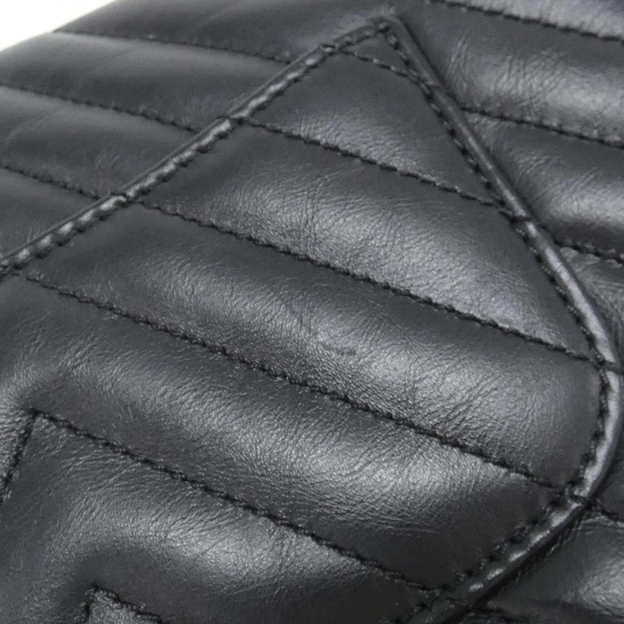 Chanel Black Leather Shoulder Bag (Pre-Owned)