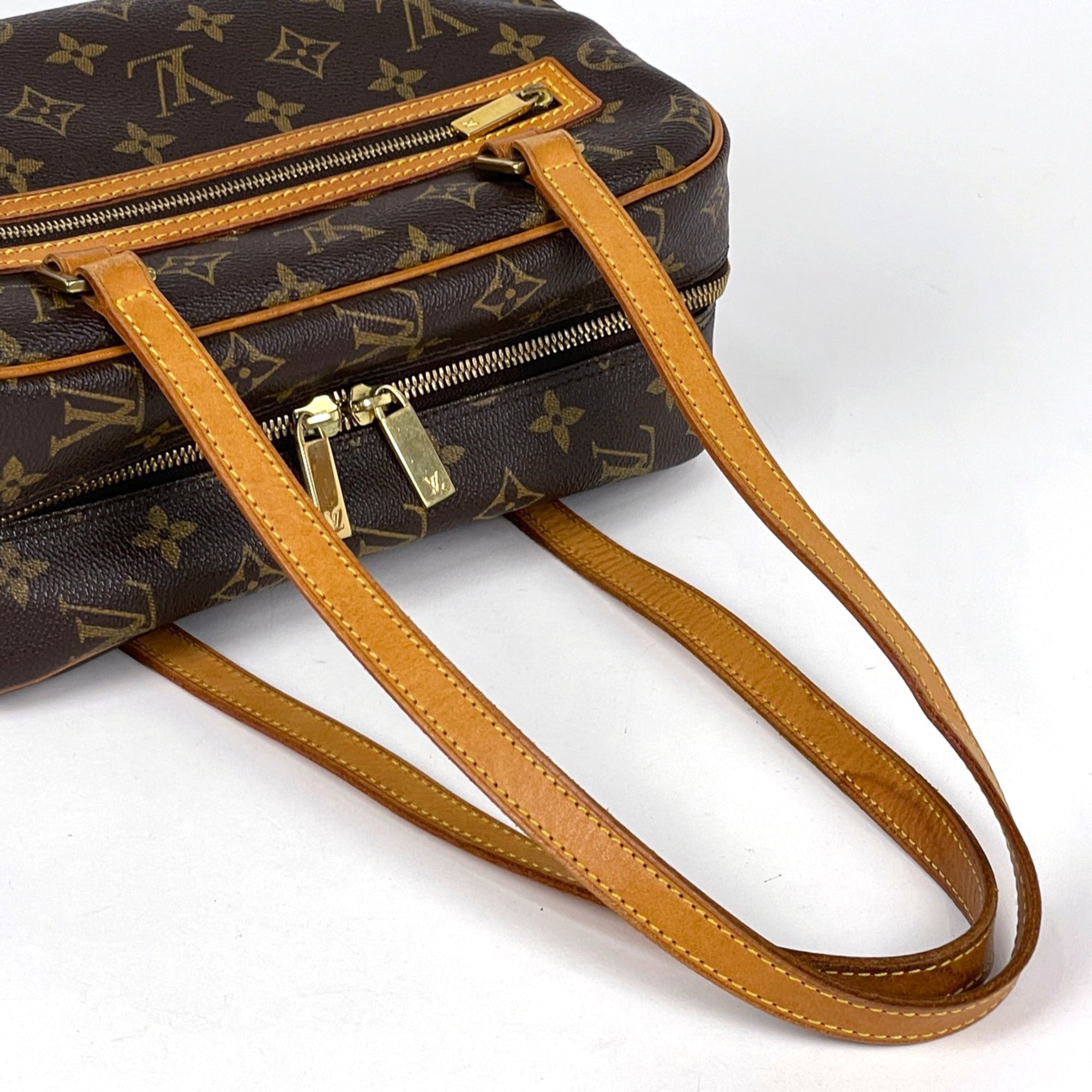 Louis Vuitton Brown Monogram Monogram Shoulder Bag (Pre-Owned)