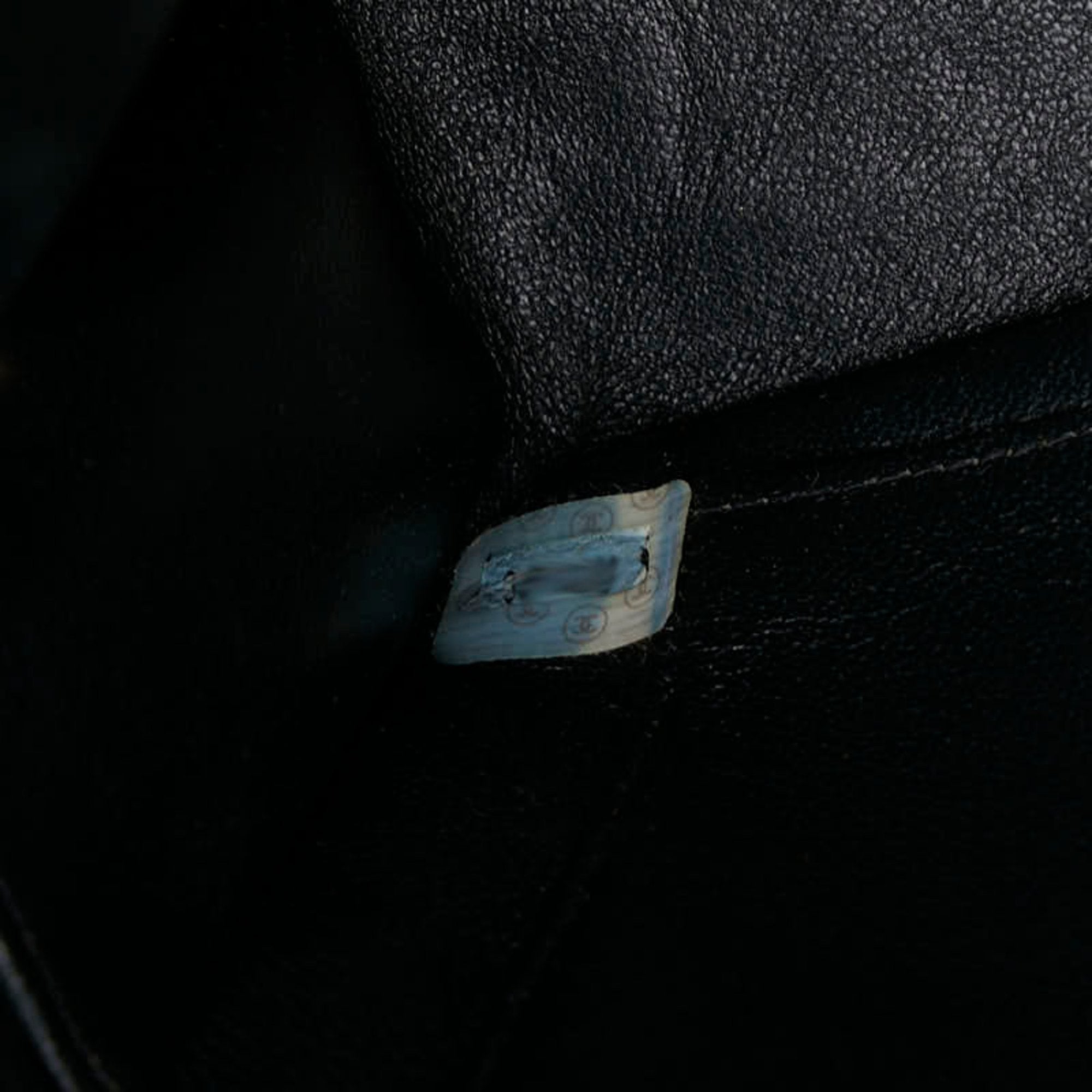 Chanel Black Leather Shoulder Bag (Pre-Owned)