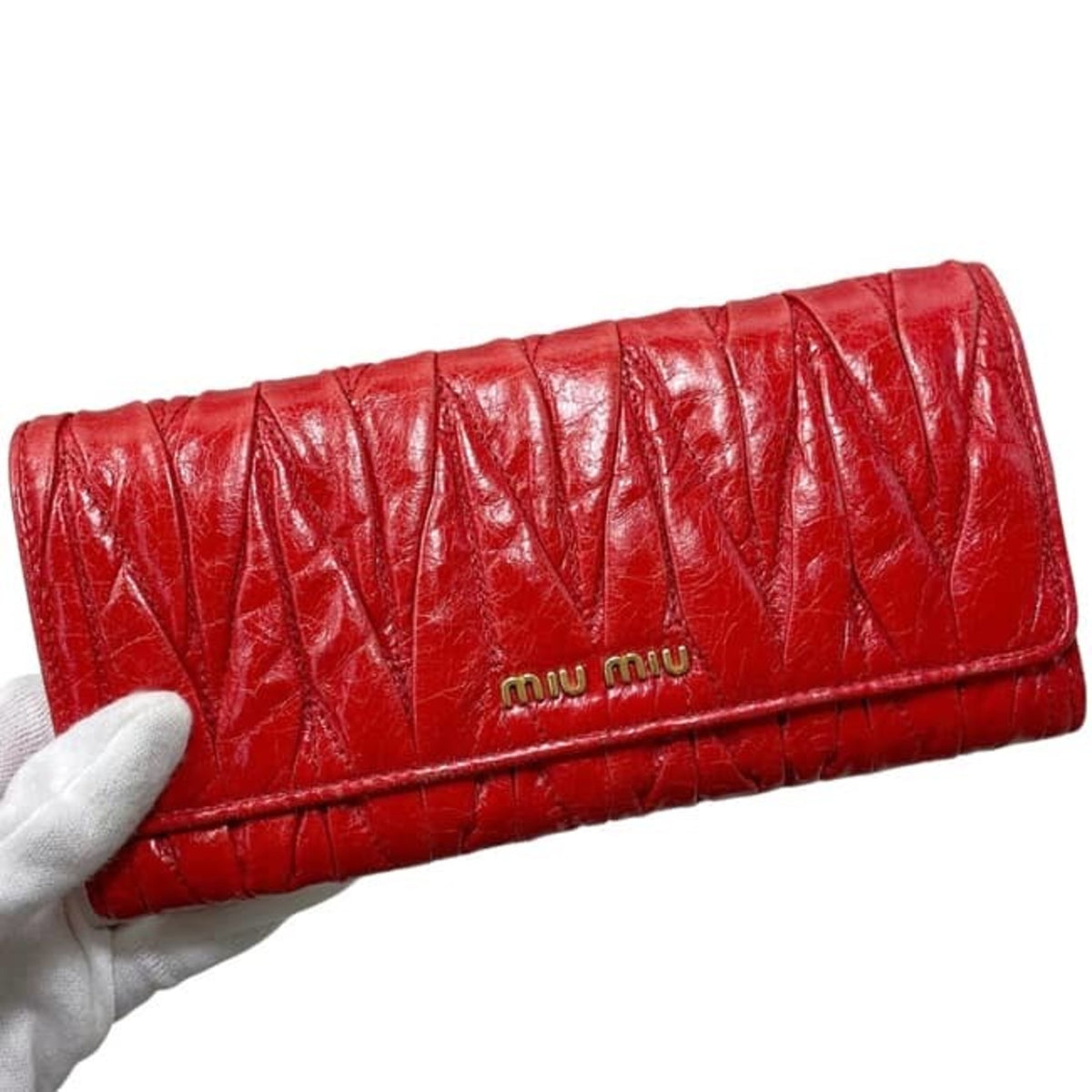 Miu Miu Matelasse Red Color Leather Long Wallet (Bi-Fold) (Pre-Owned)