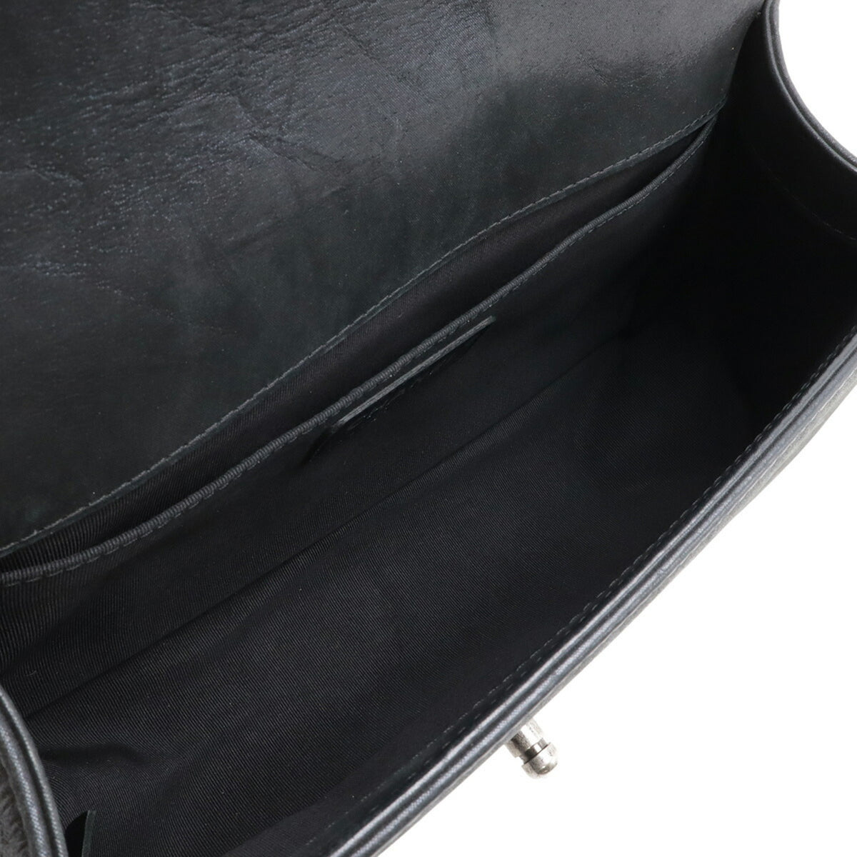 Chanel Black Leather Shoulder Bag (Pre-Owned)