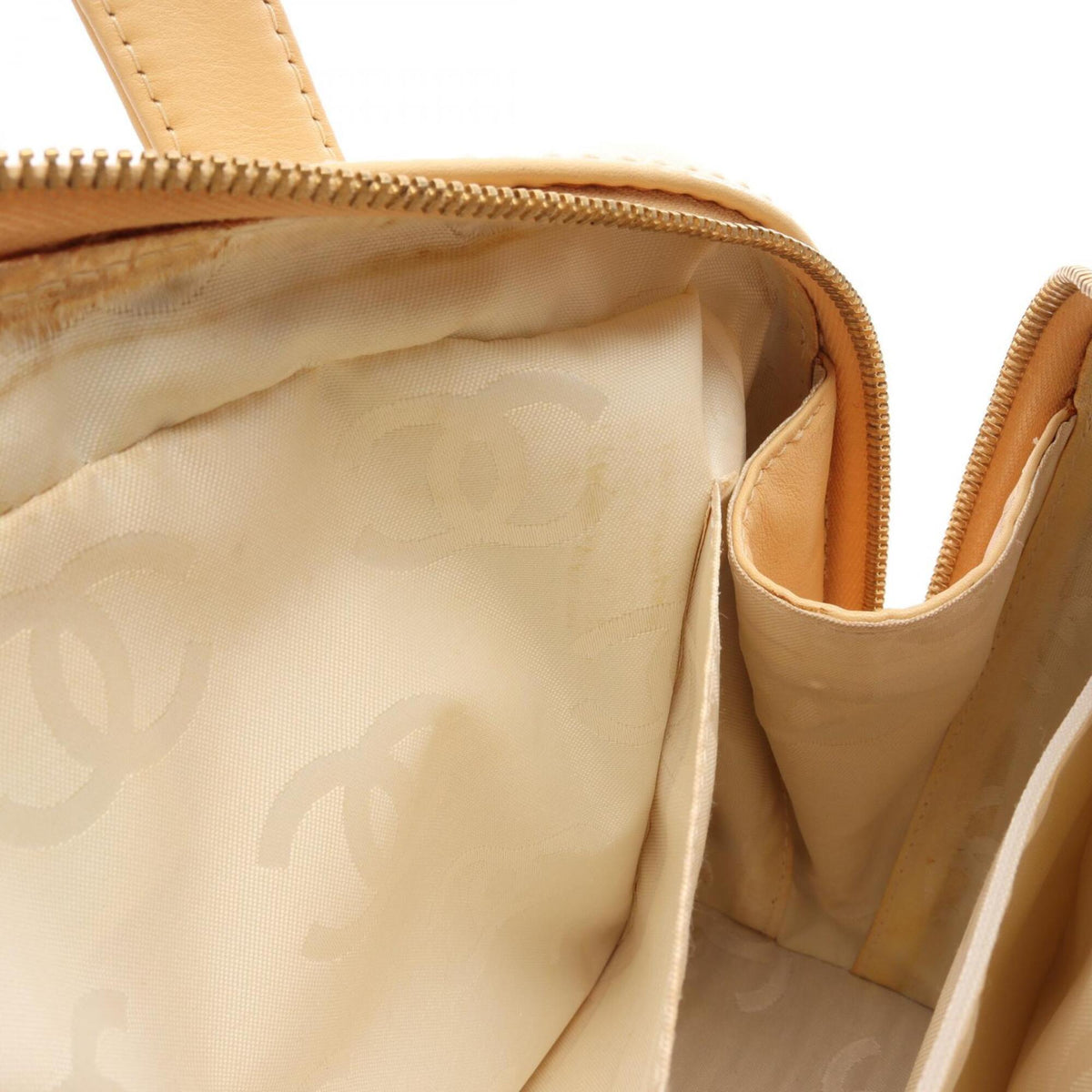 Chanel Beige Leather Handbag (Pre-Owned)