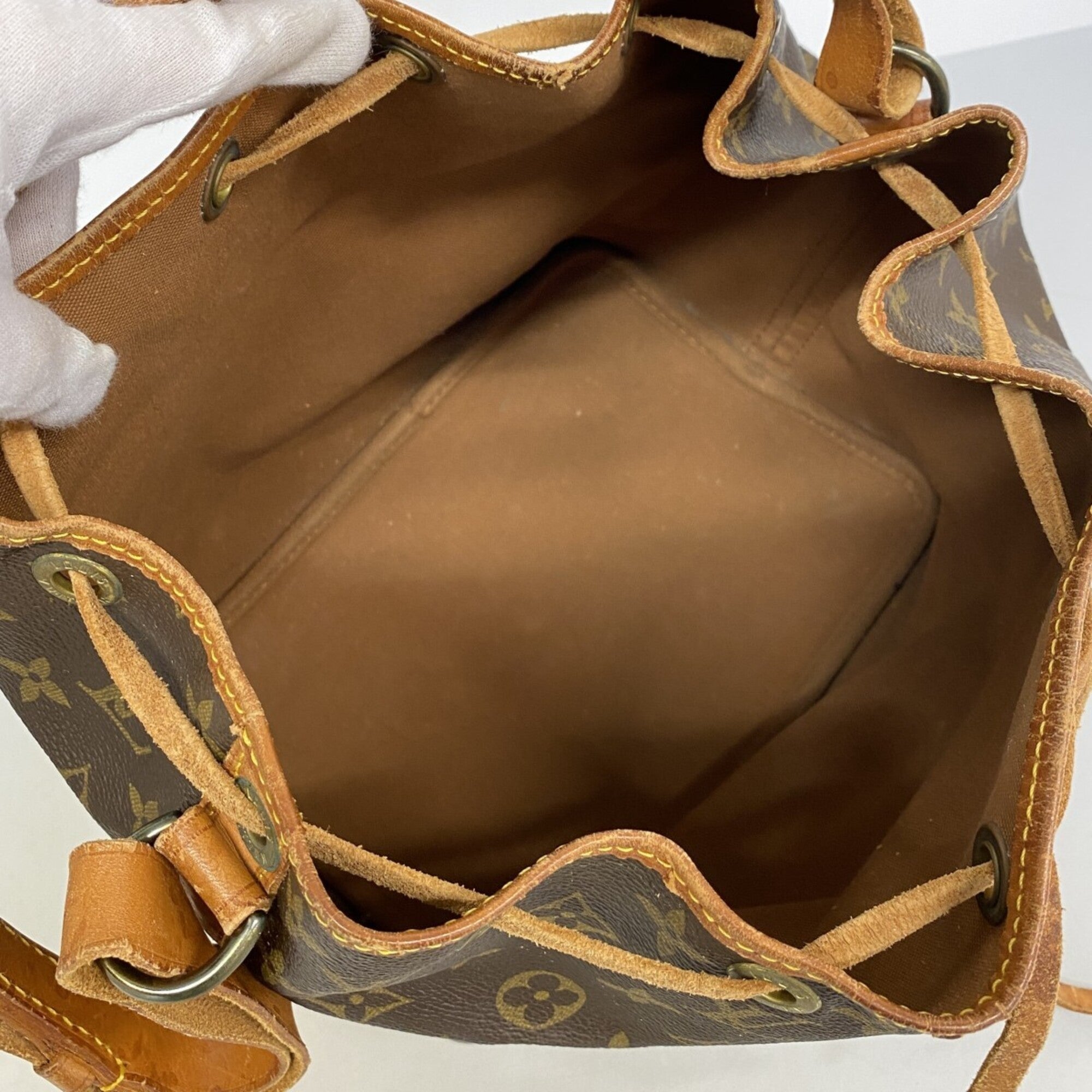 Louis Vuitton Brown Shoulder Bag (Pre-Owned)