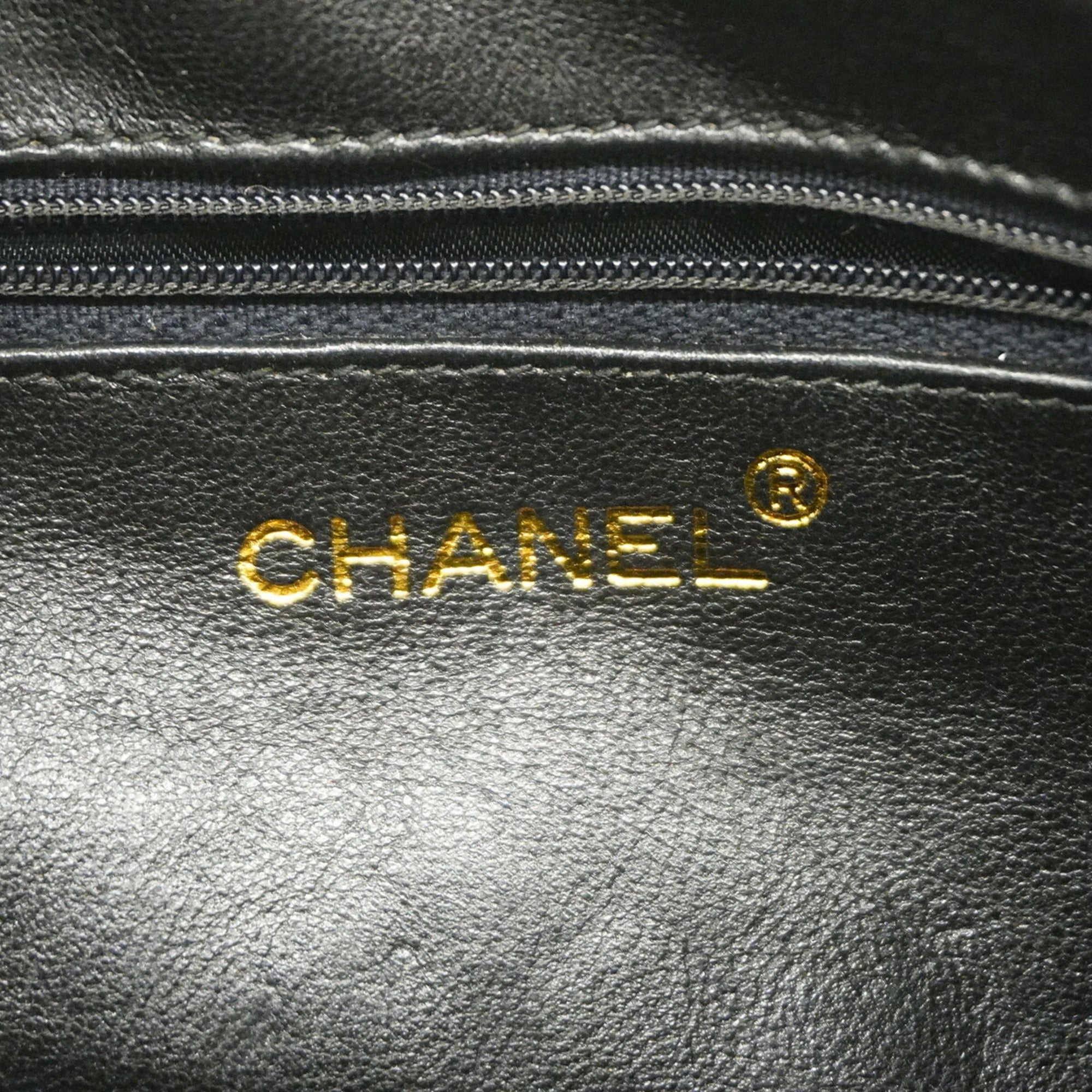Chanel Black Leather Shoulder Bag (Pre-Owned)