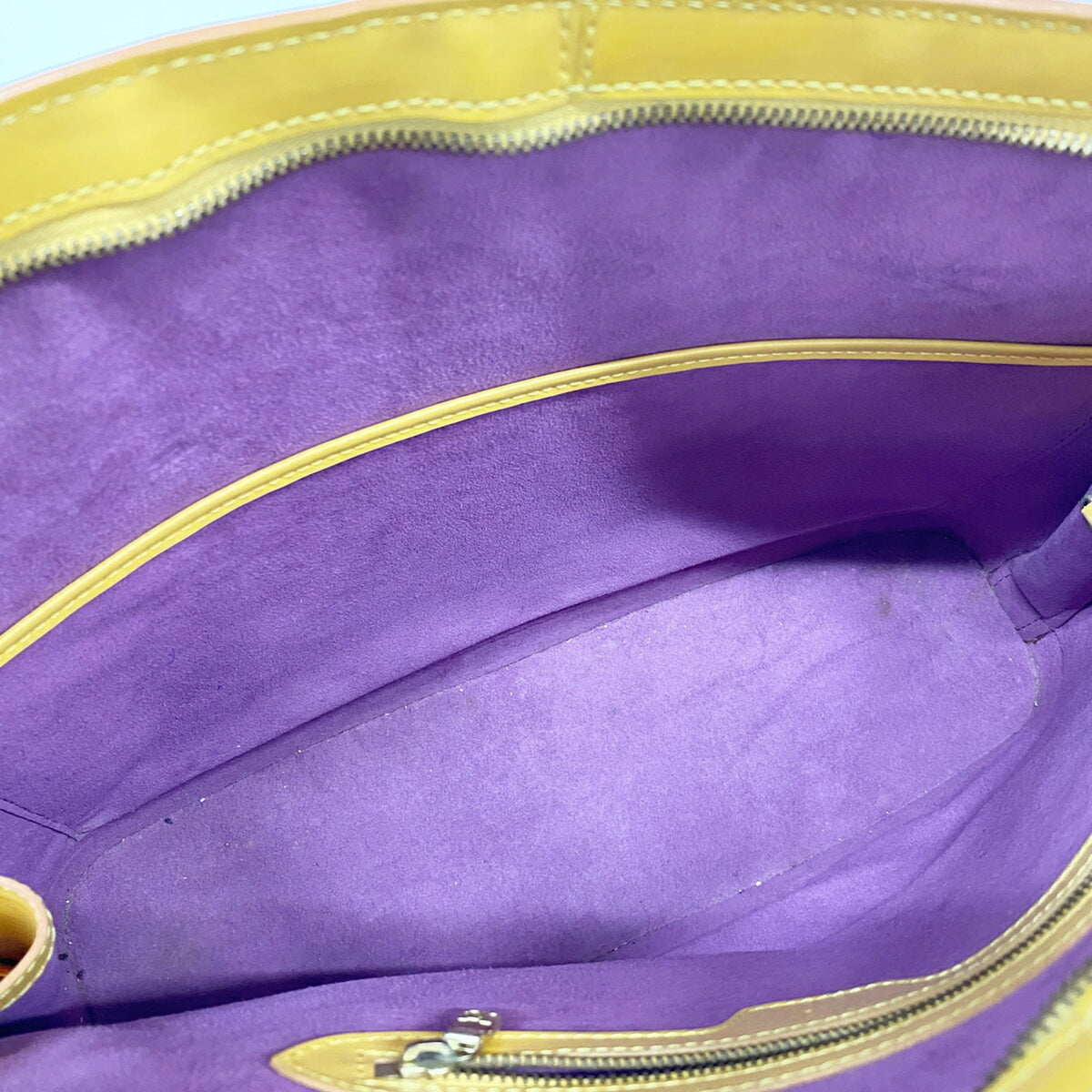 Louis Vuitton Jaune Shoulder Bag (Pre-Owned)