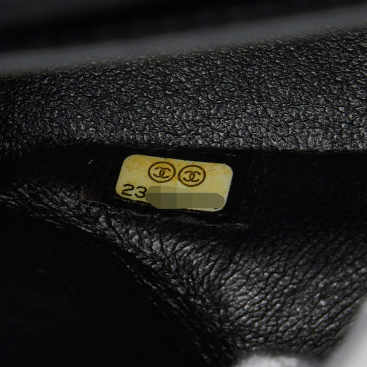 Chanel Black Leather Shoulder Bag (Pre-Owned)