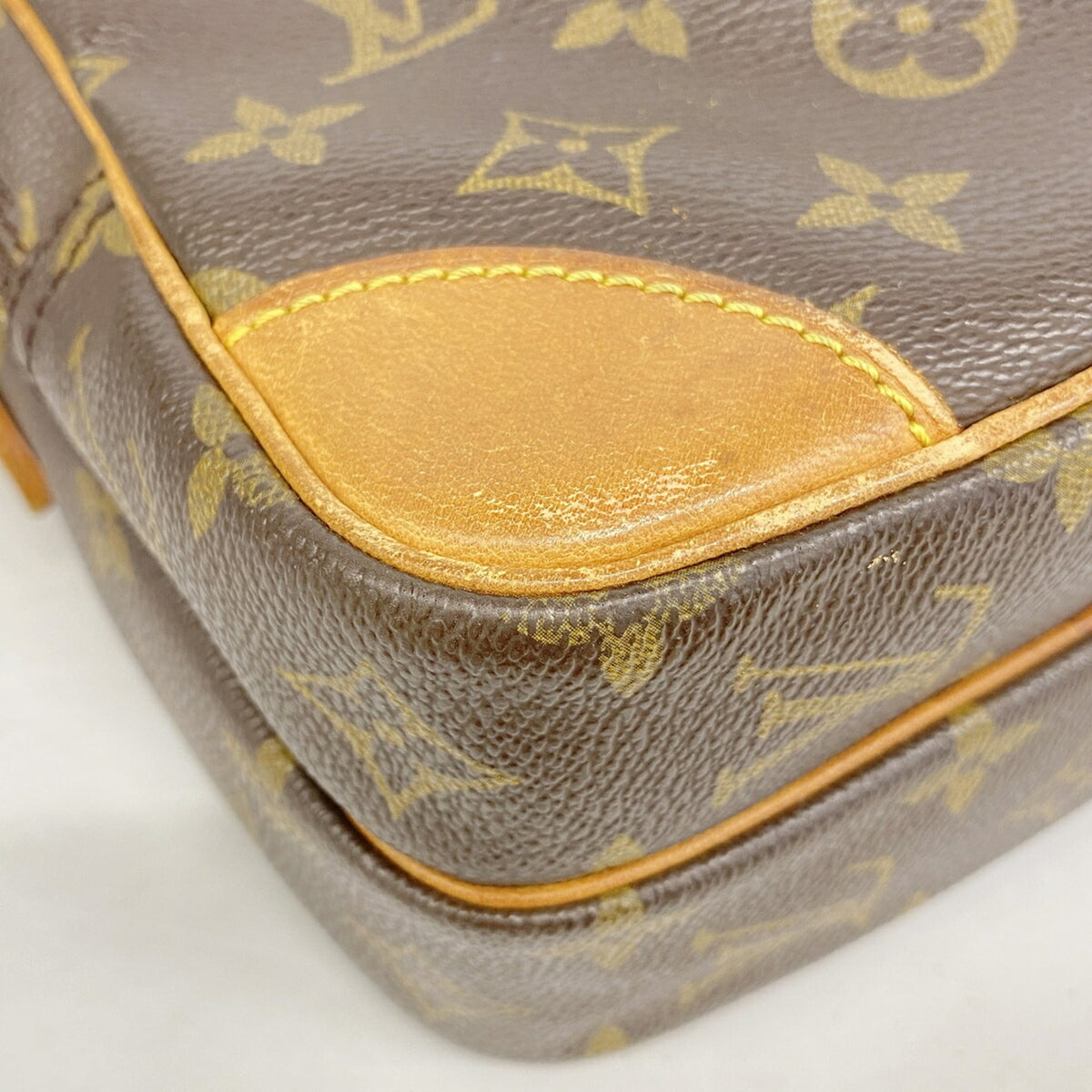 Louis Vuitton Brown Shoulder Bag (Pre-Owned)