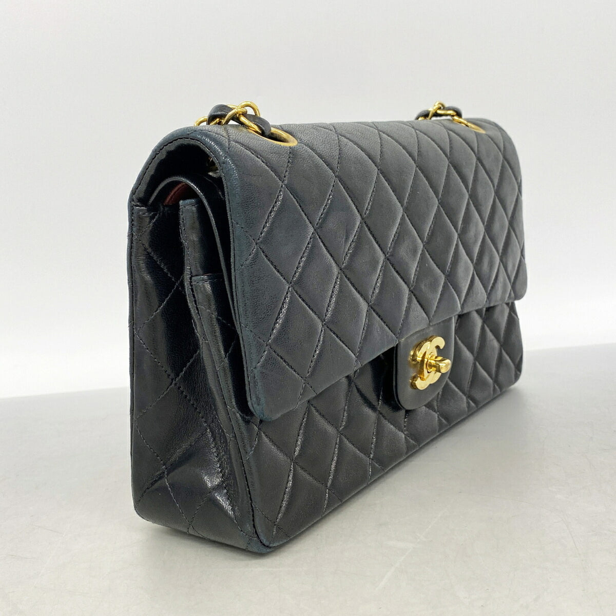 Chanel Black Leather Shoulder Bag (Pre-Owned)