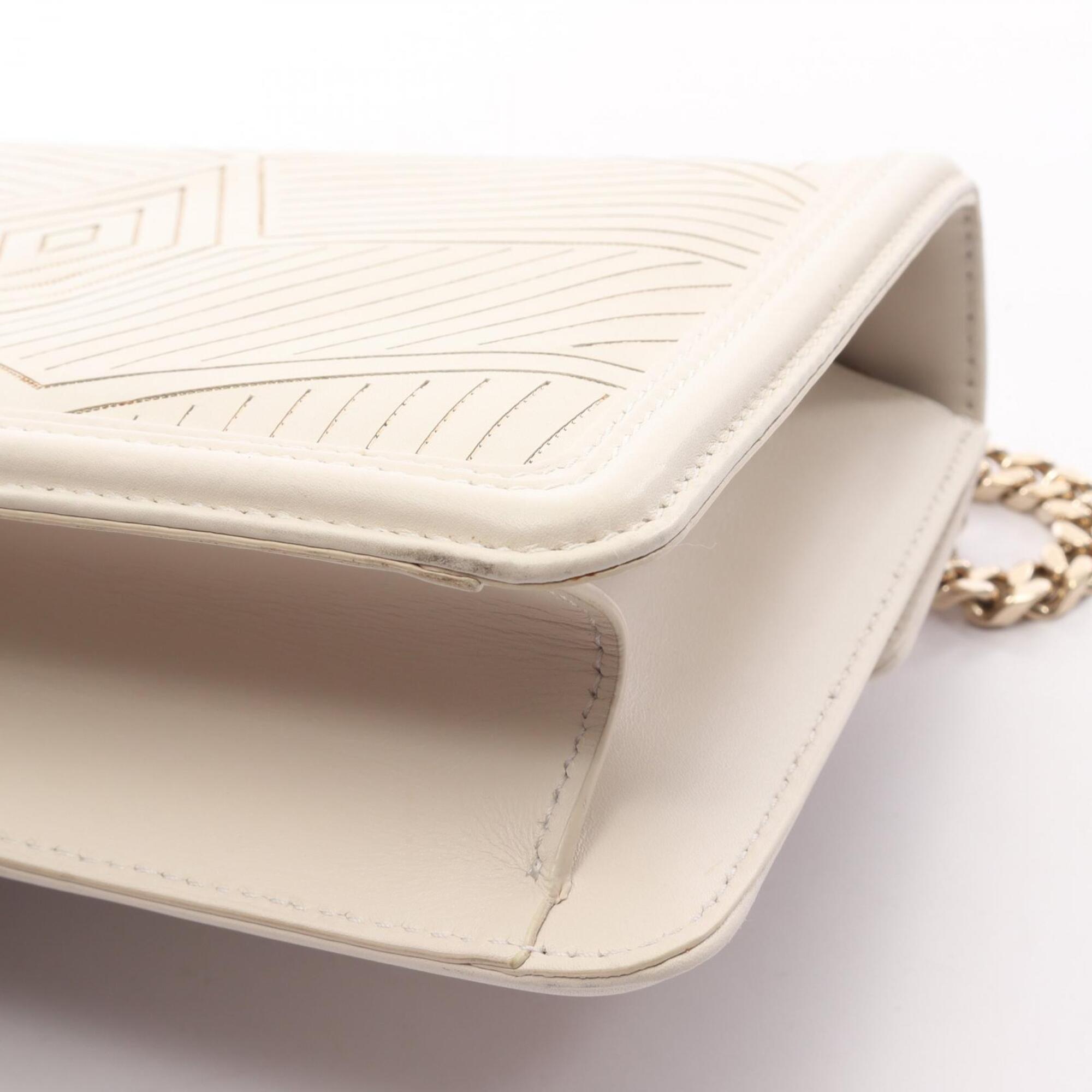 Bvlgari White Leather Handbag Shoulder Bag (Pre-Owned)