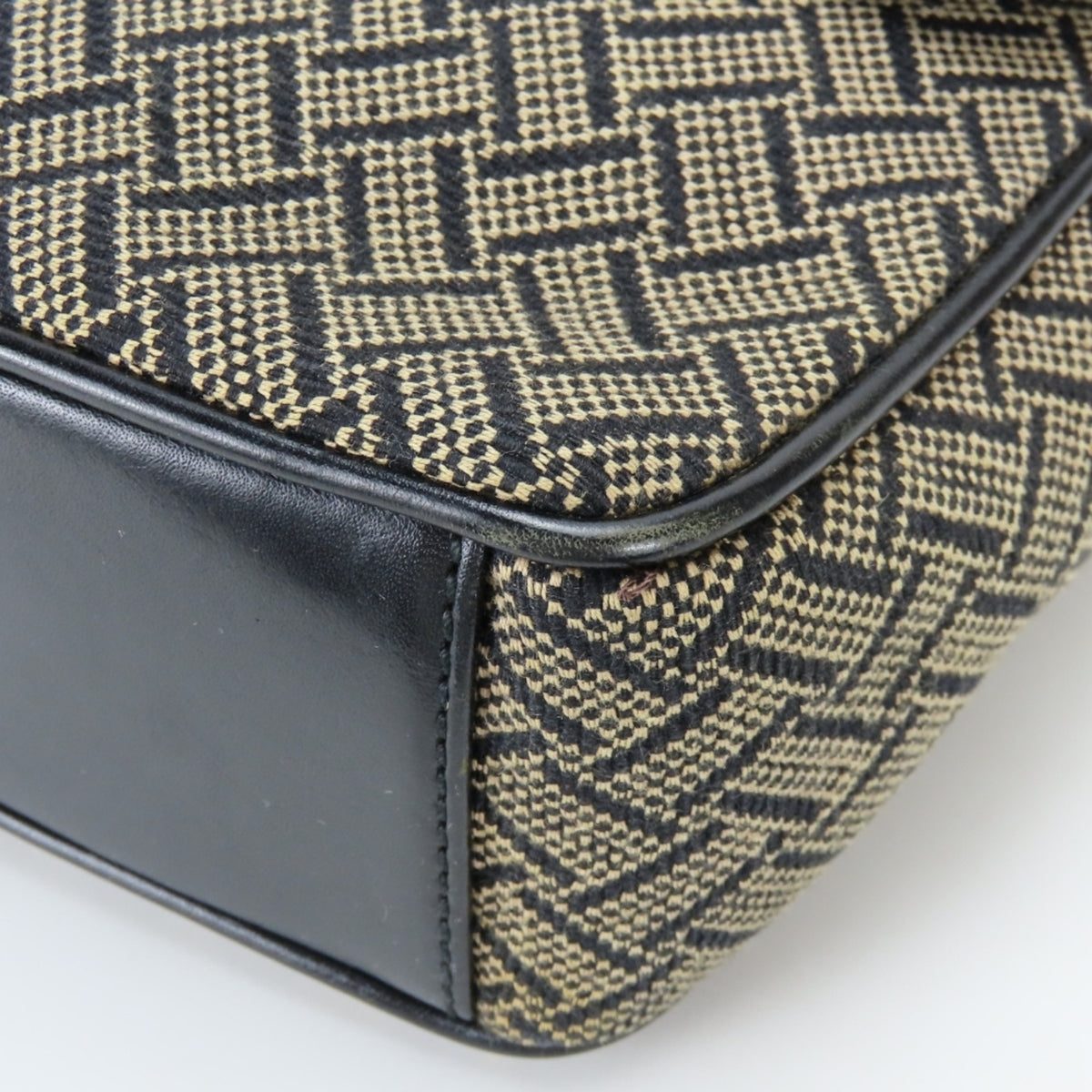 Salvatore Ferragamo Beige Black Canvas Leather Shoulder Bag (Pre-Owned)