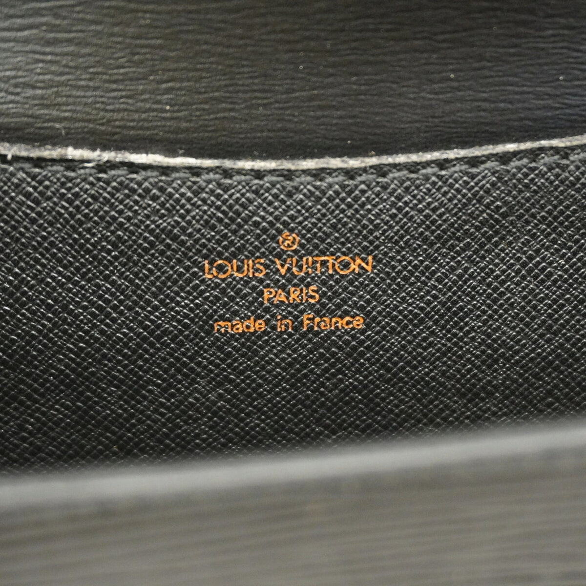 Louis Vuitton Noir Shoulder Bag (Pre-Owned)