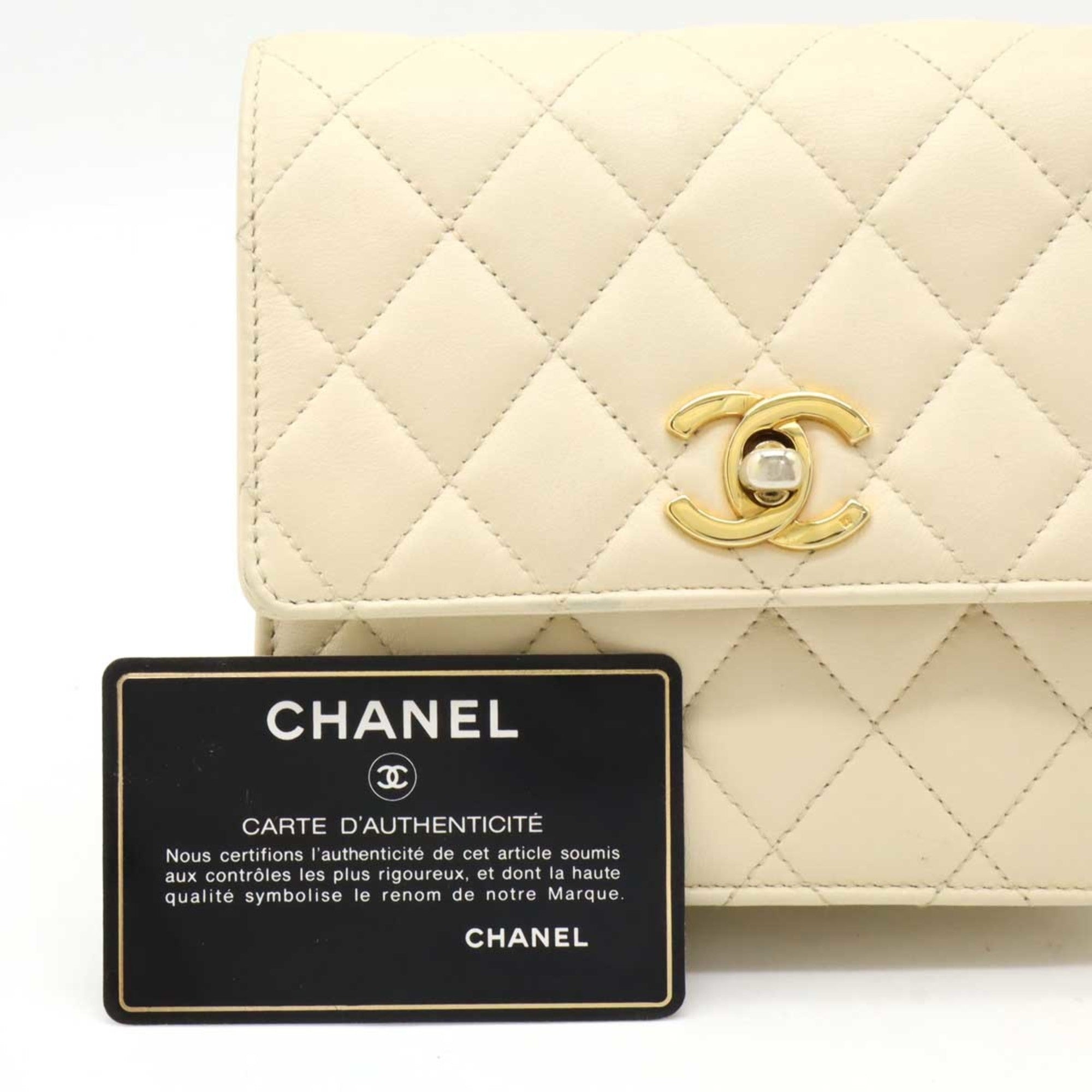 Chanel Ivory Leather Fanny Pack (Pre-Owned)