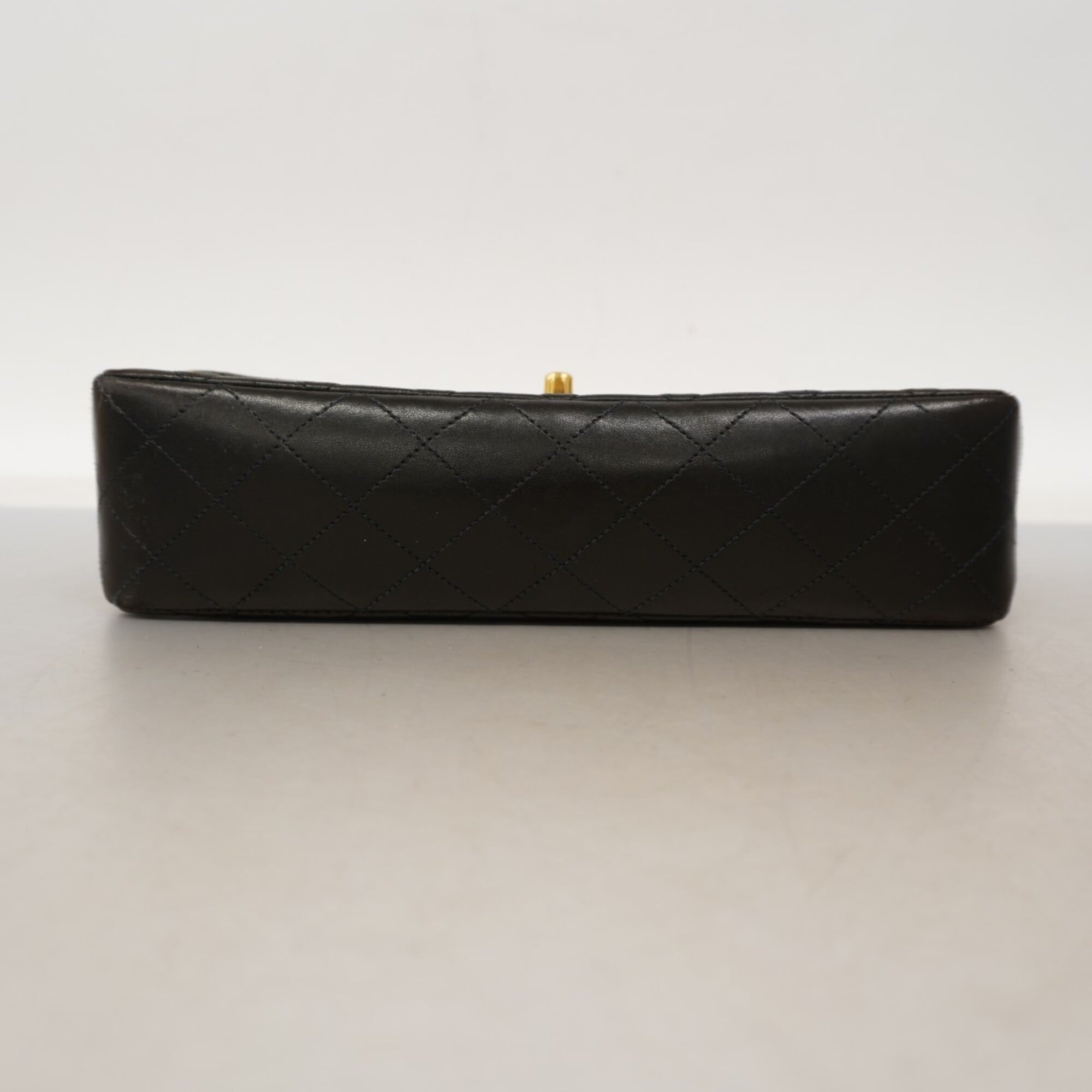 Chanel Black Leather Handbag (Pre-Owned)