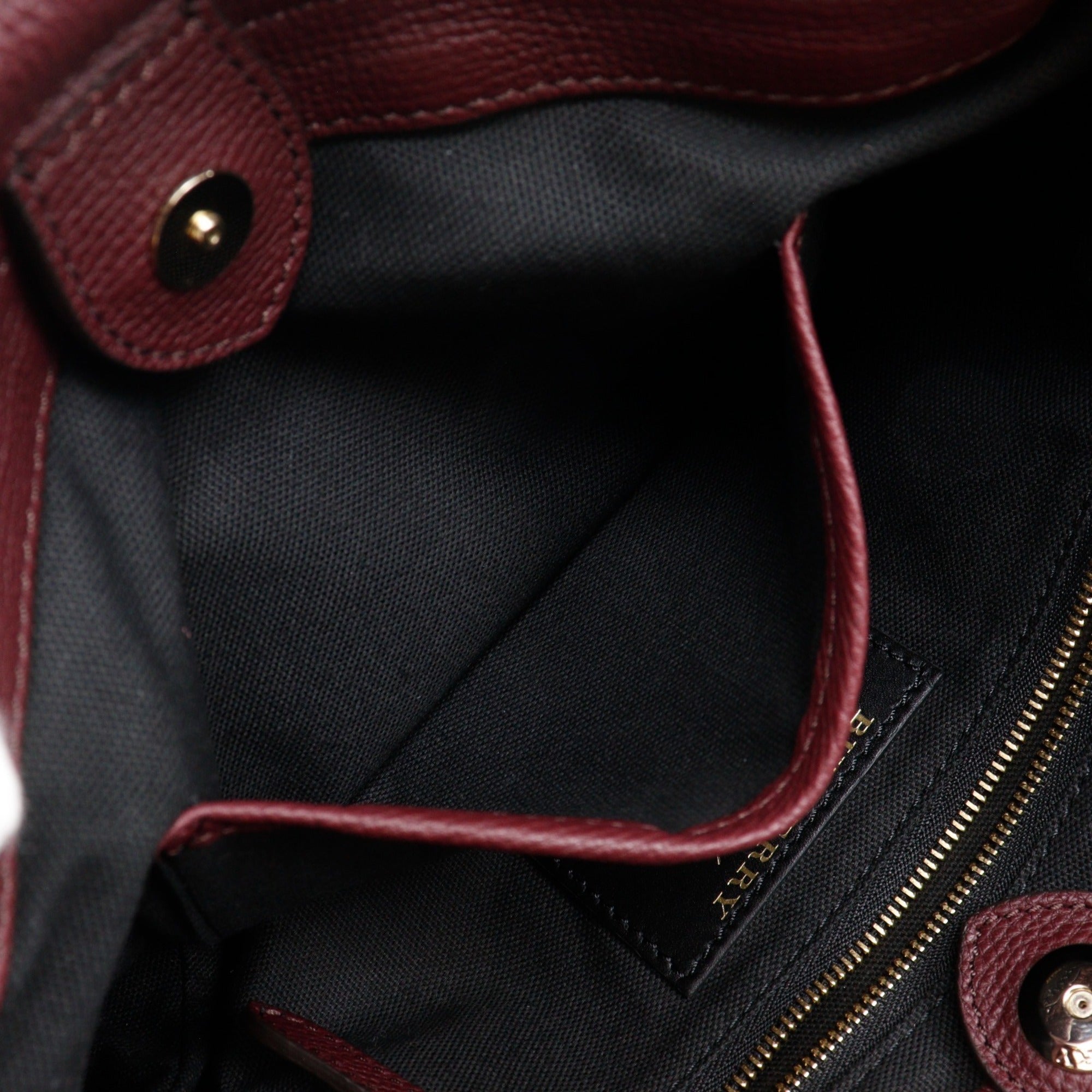 Burberry Bordeaux Red Color Leather Shoulder Bag (Pre-Owned)