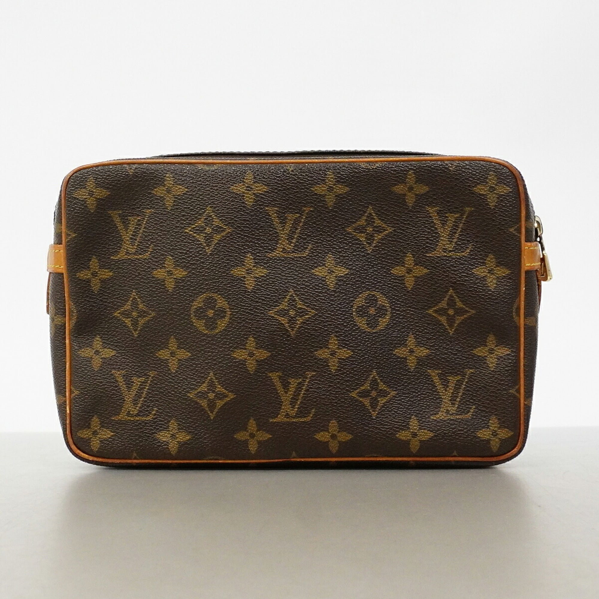 Louis Vuitton Brown Clutch Bag (Pre-Owned)