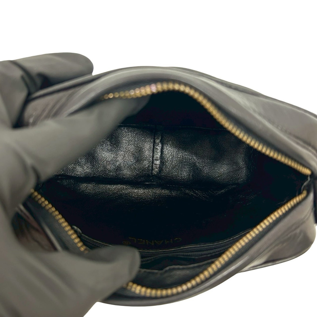 Chanel Black Leather Shoulder Bag (Pre-Owned)