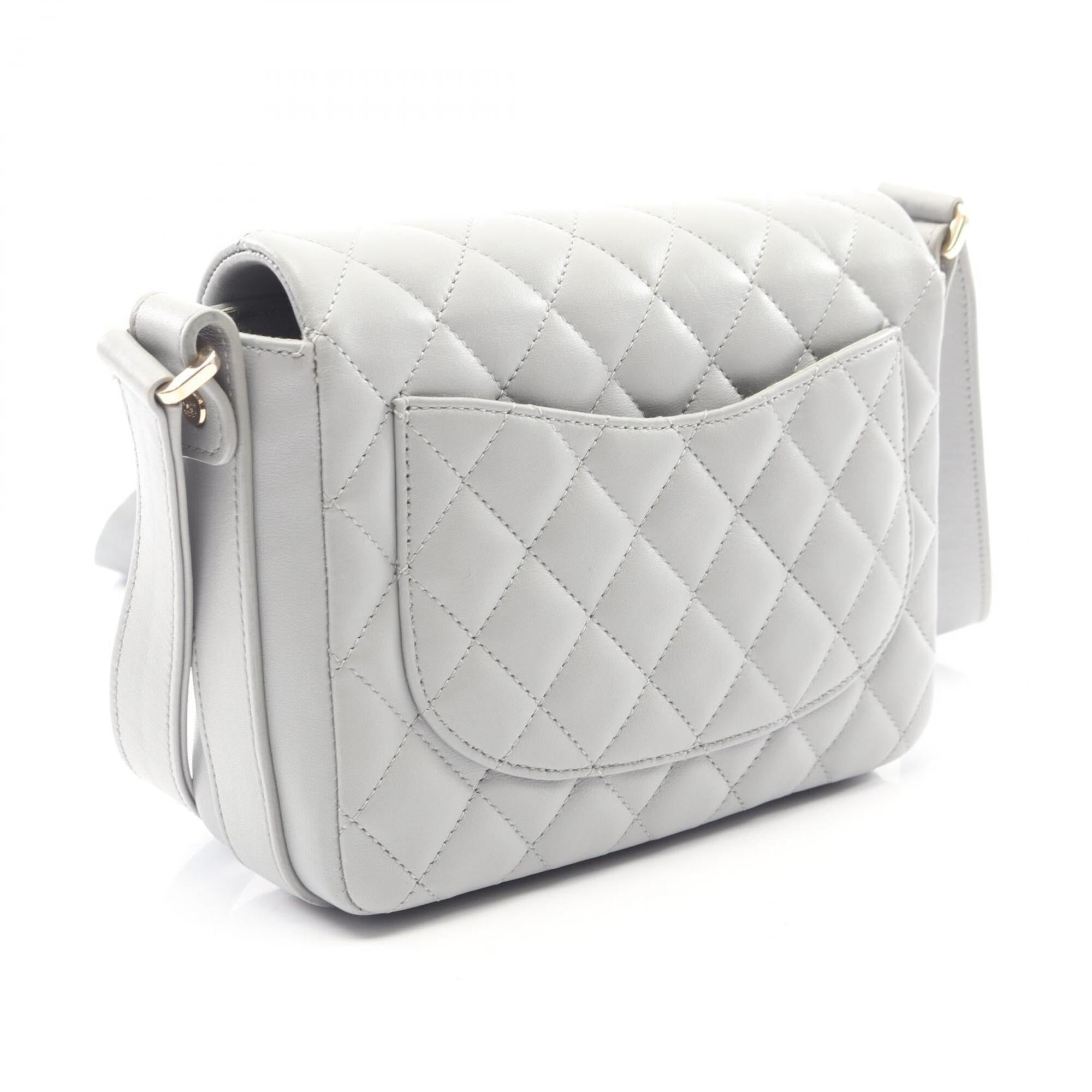 Chanel Gray Leather Handbag Shoulder Bag (Pre-Owned)