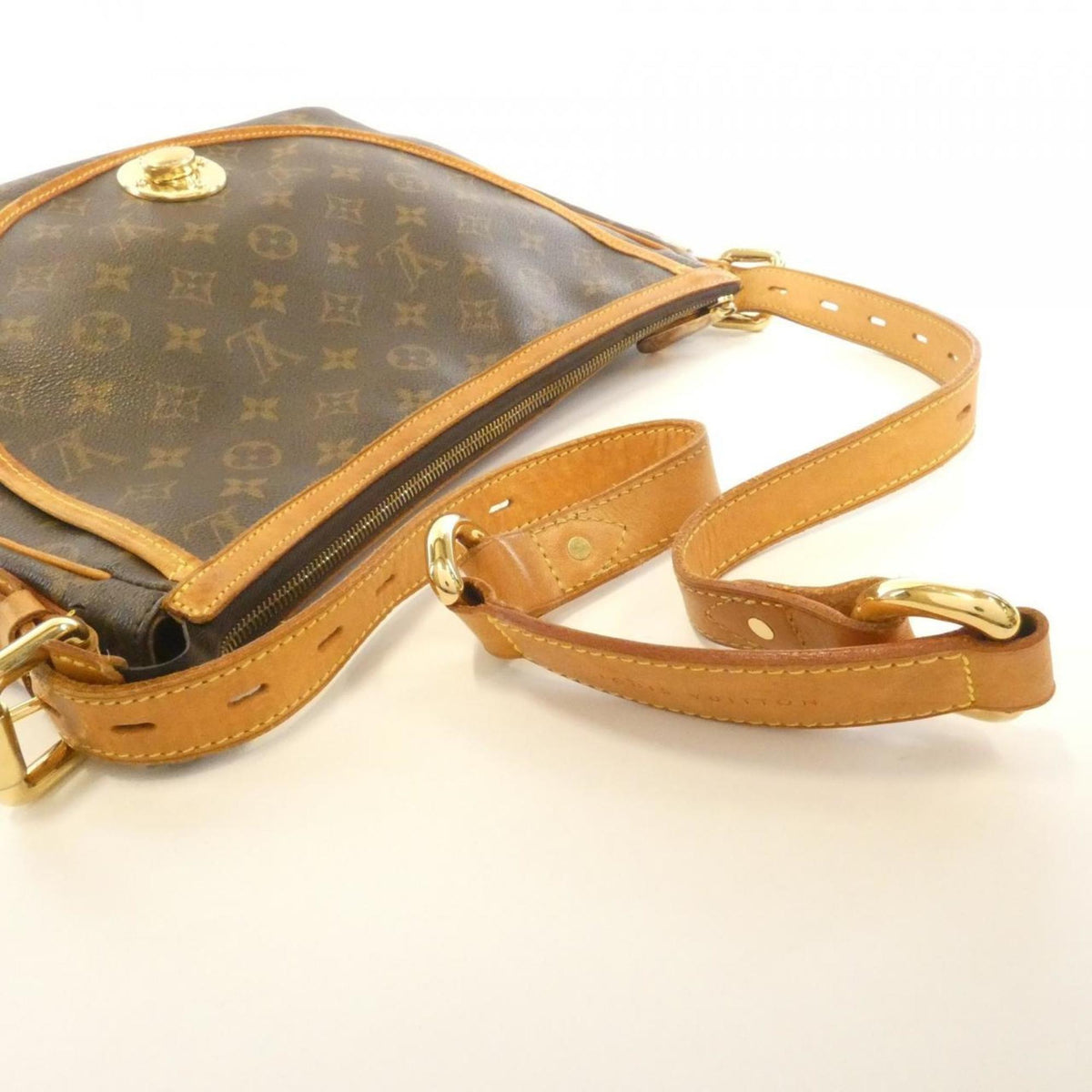 Louis Vuitton Marron Coated Canvas Shoulder Bag (Pre-Owned)