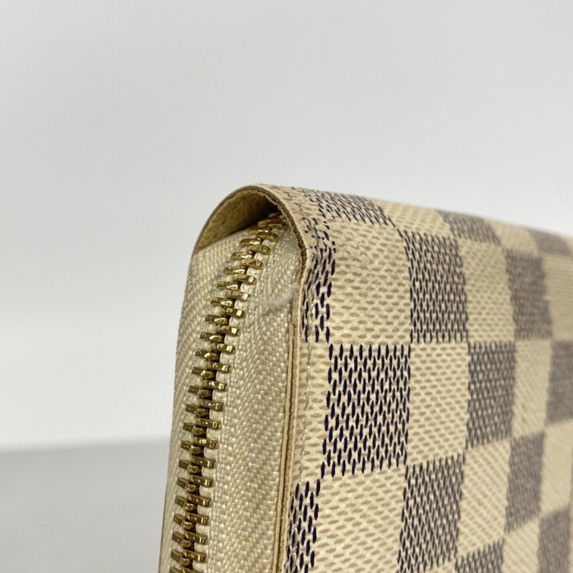 Louis Vuitton White Long Wallet (Bi-Fold) (Pre-Owned)