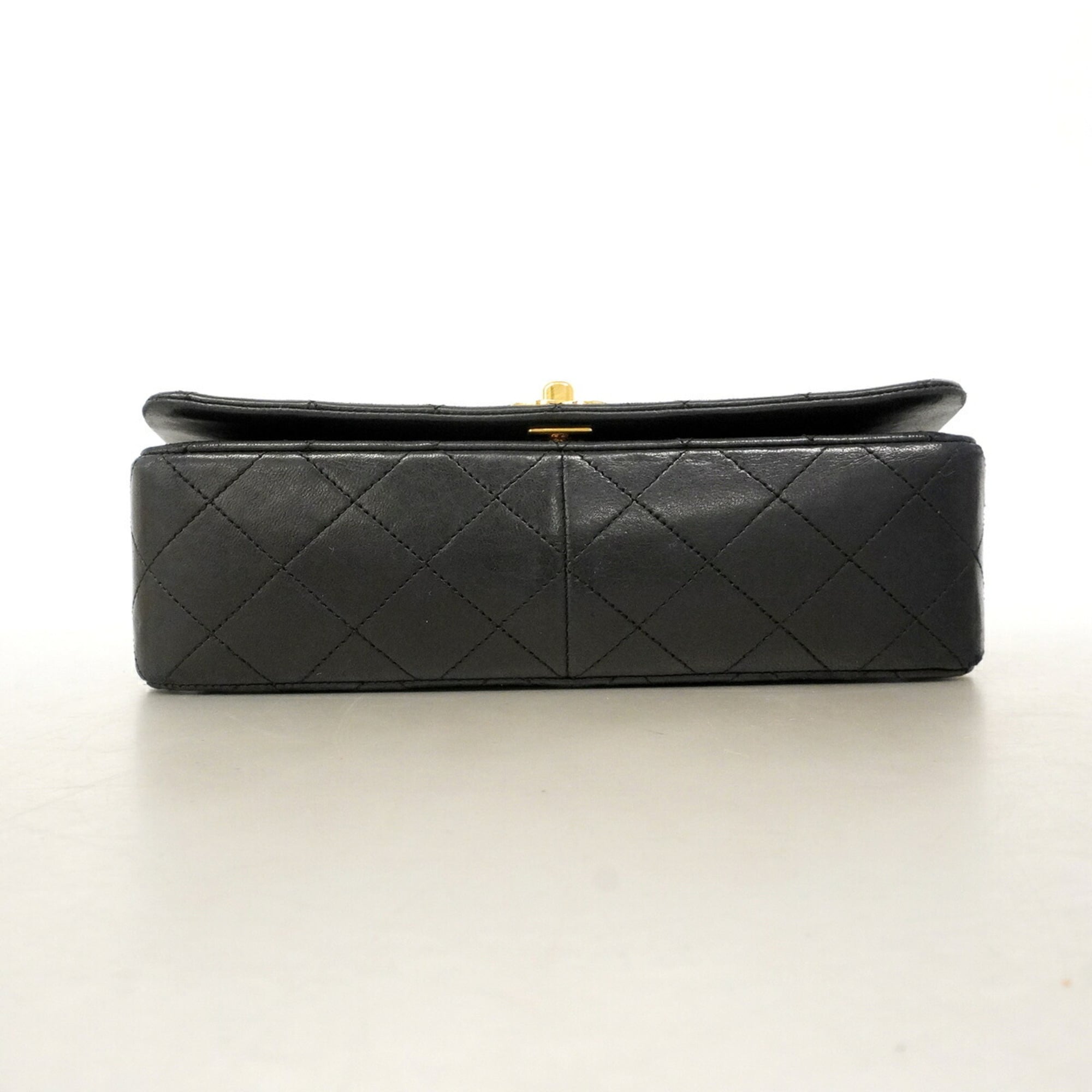 Chanel Black Leather Shoulder Bag (Pre-Owned)