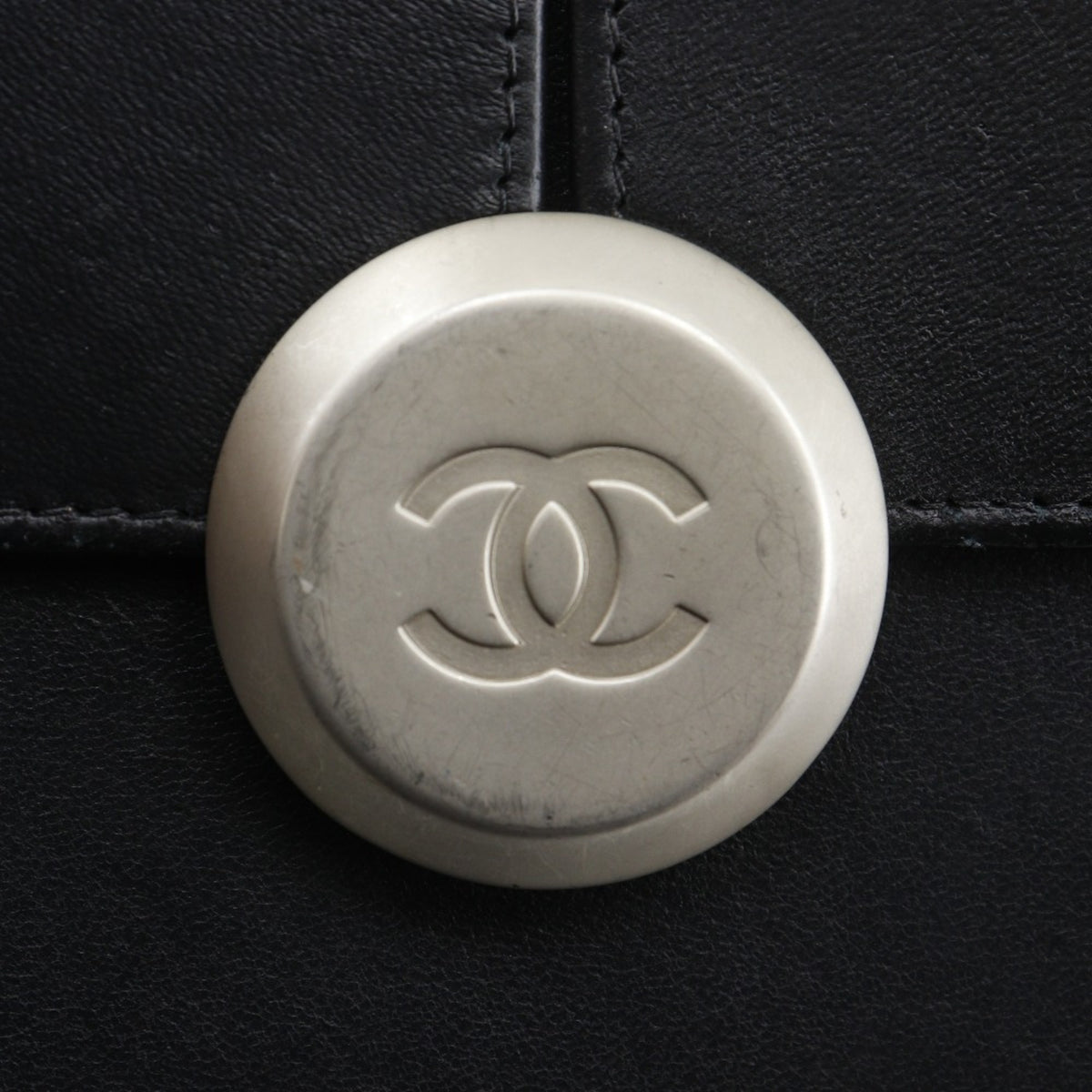 Chanel Black Leather Shoulder Bag (Pre-Owned)