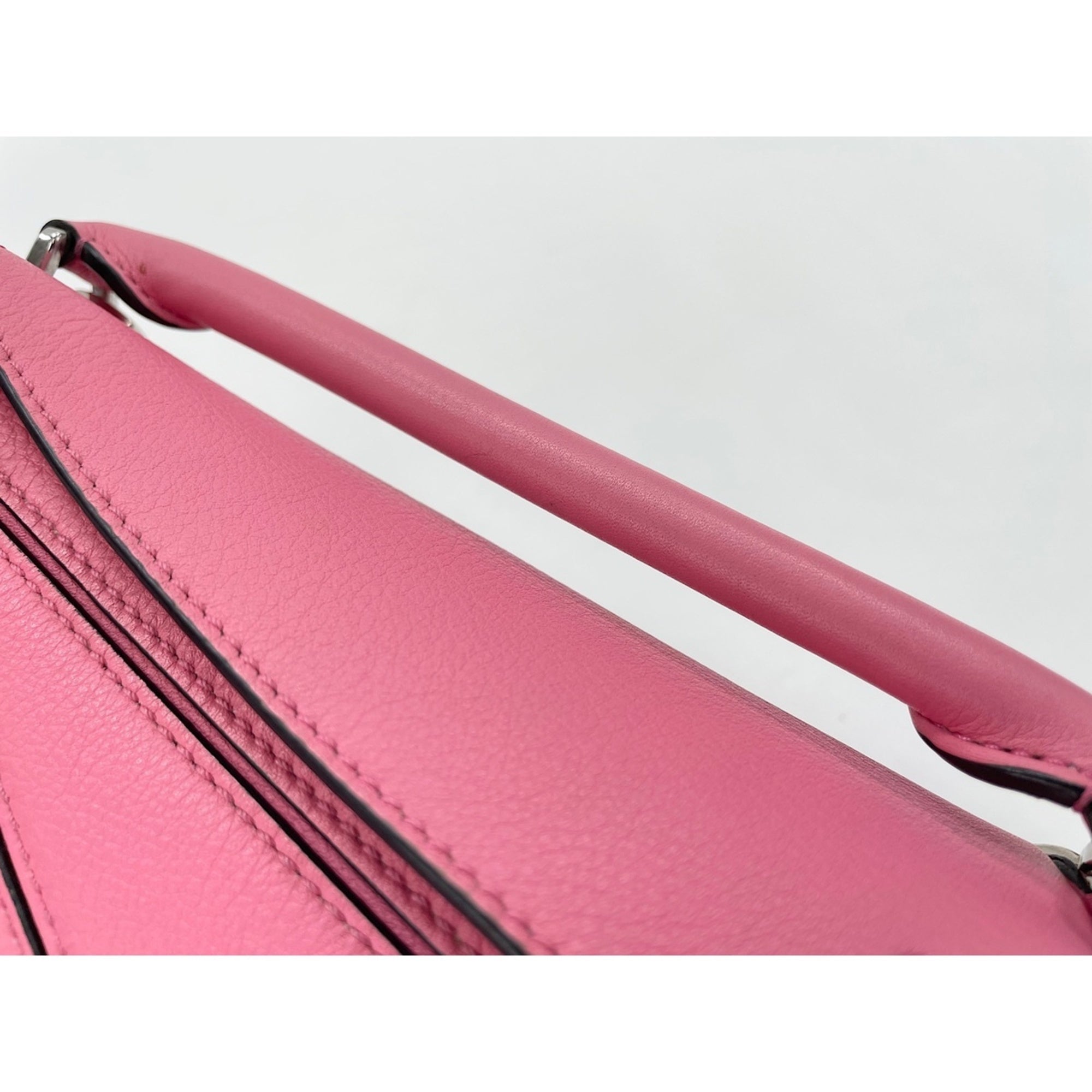 Loewe Pink Shoulder Bag (Pre-Owned)