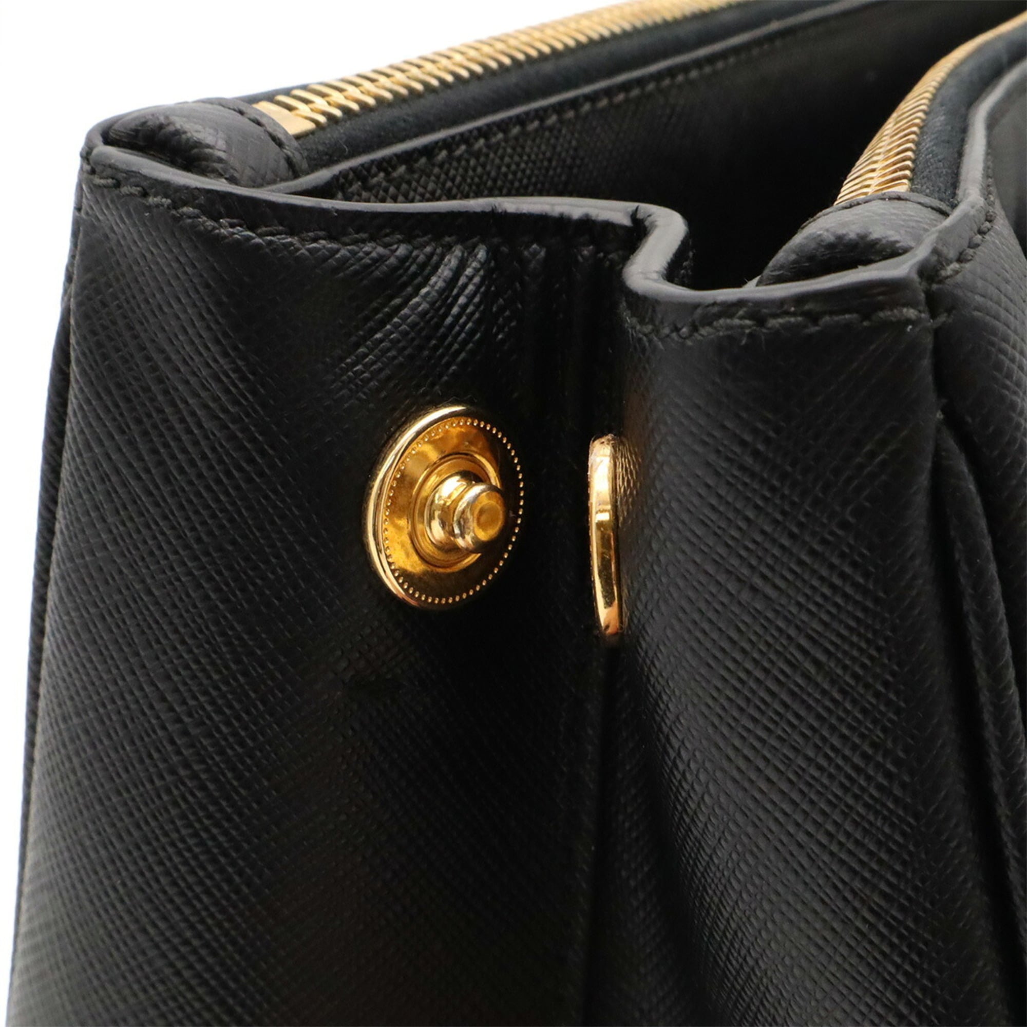 Prada Black Nero Leather Handbag (Pre-Owned)