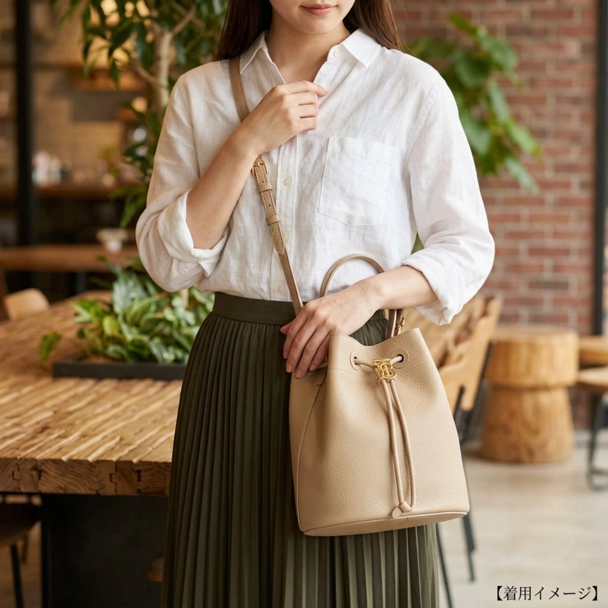 Burberry Beige Leather Shoulder Bag (Pre-Owned)