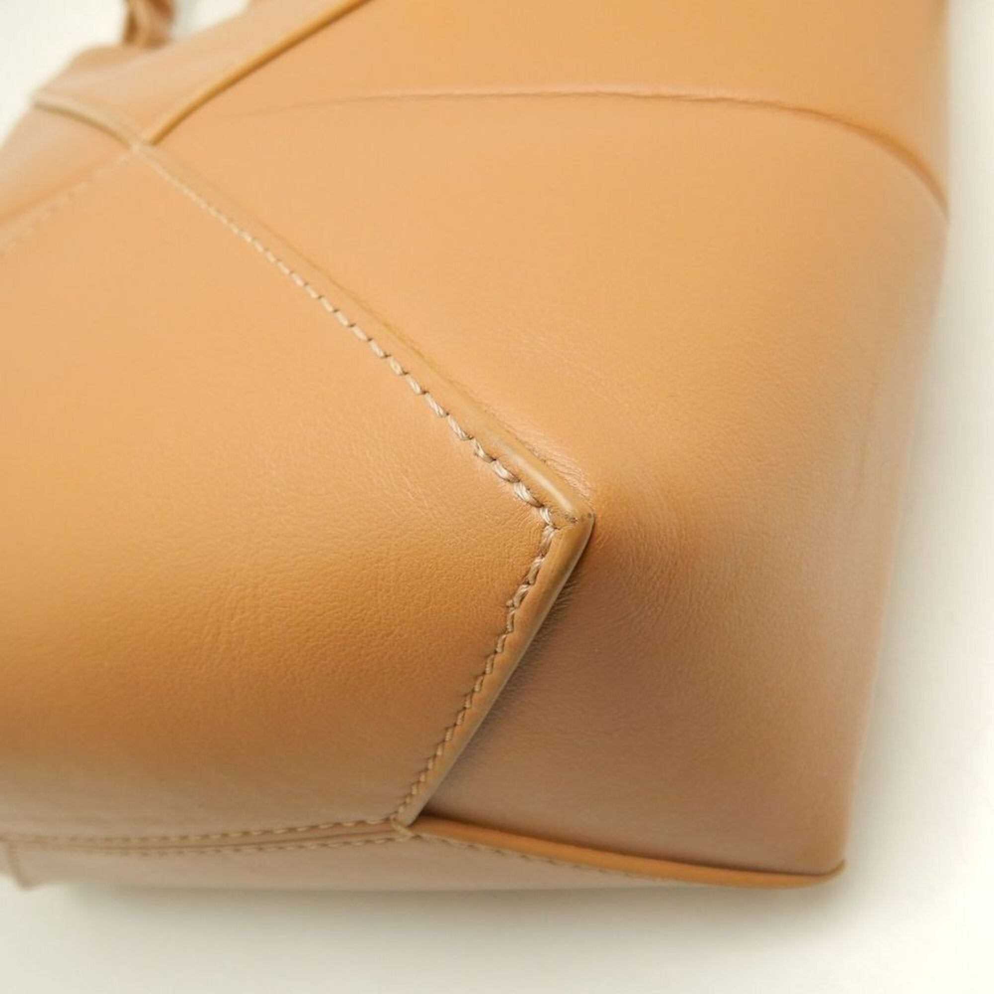 Loewe Gold Leather Tote Bag (Pre-Owned)
