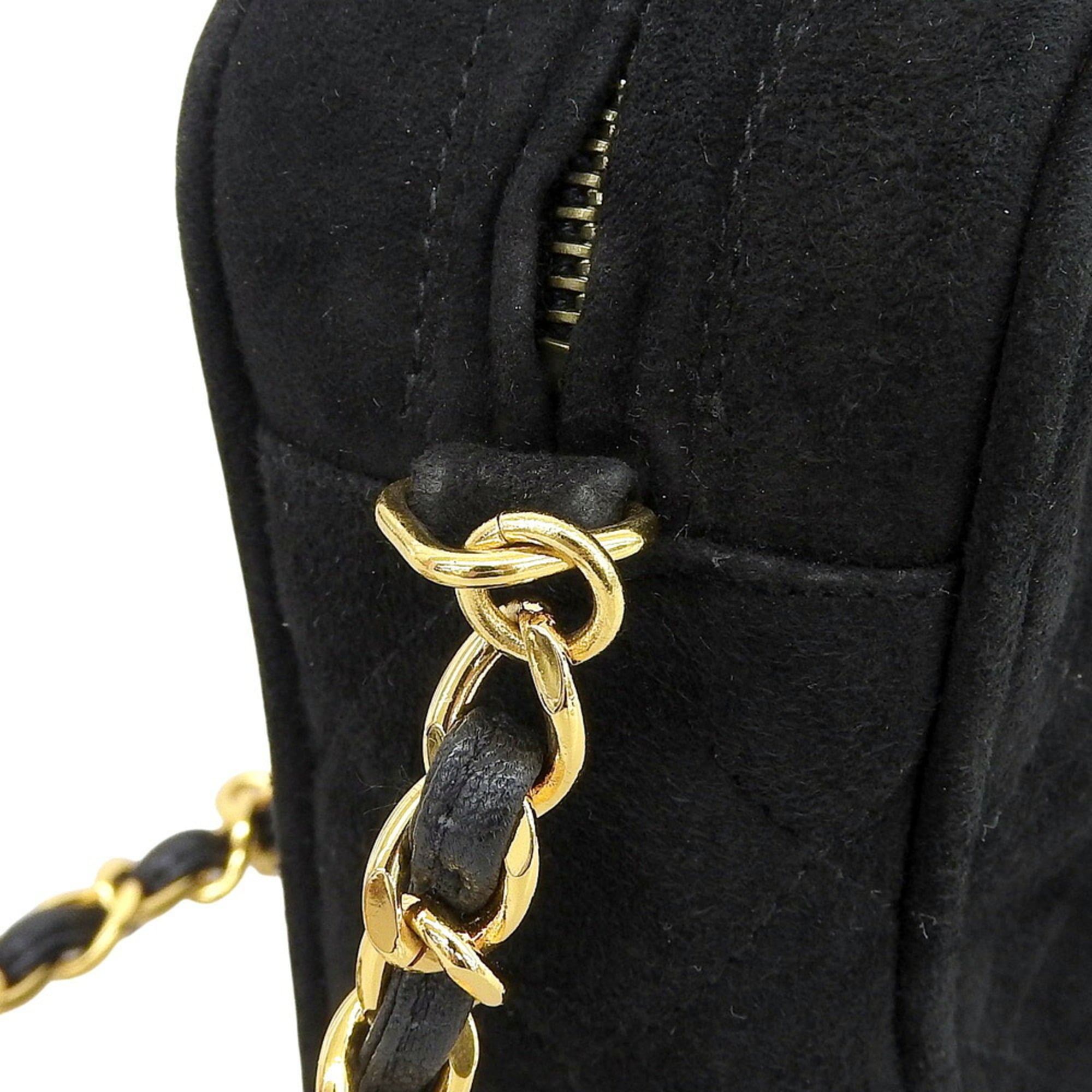 Chanel Black Suede Shoulder Bag (Pre-Owned)