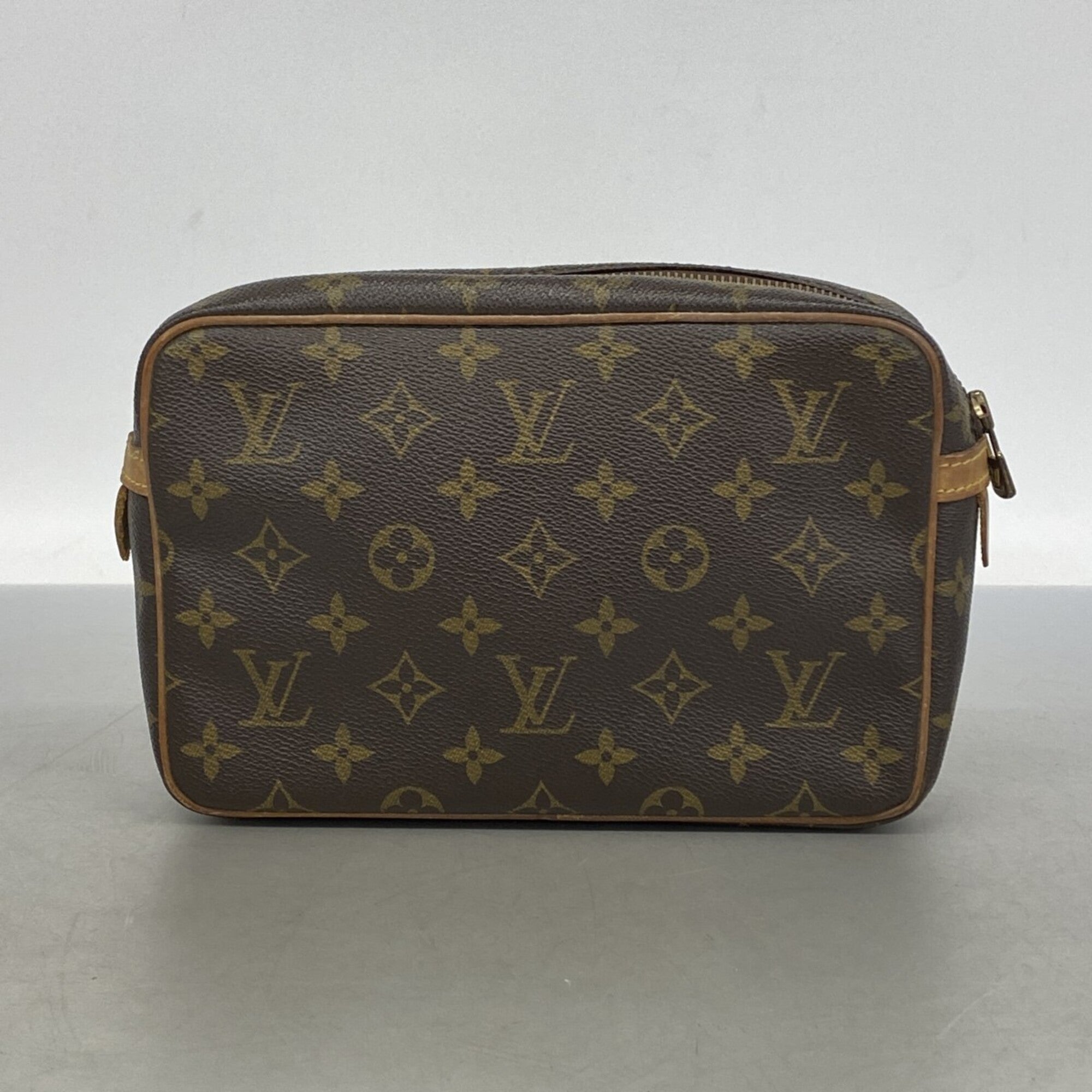 Louis Vuitton Brown Clutch Bag (Pre-Owned)