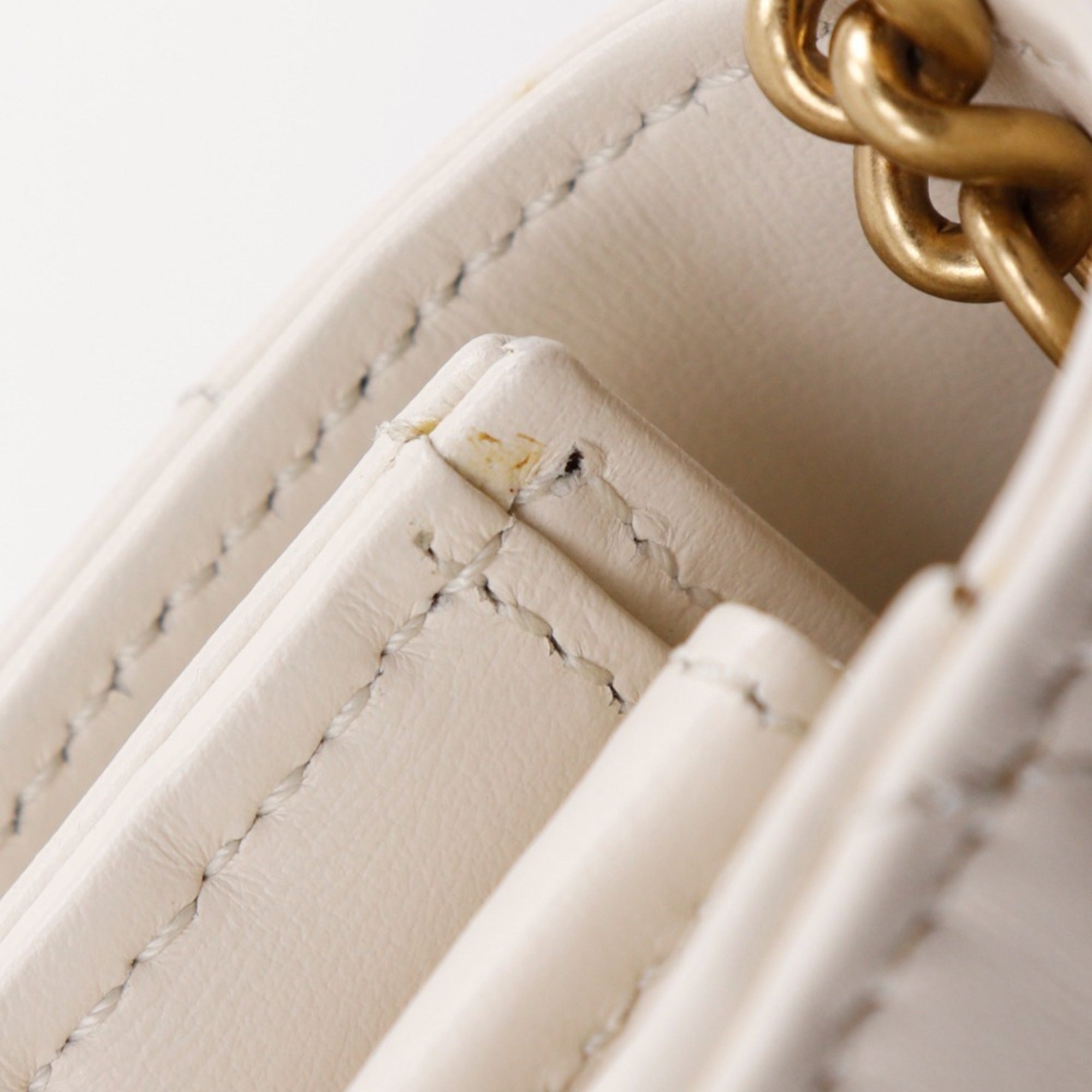 Gucci White Leather Chain/Shoulder Wallet (Pre-Owned)