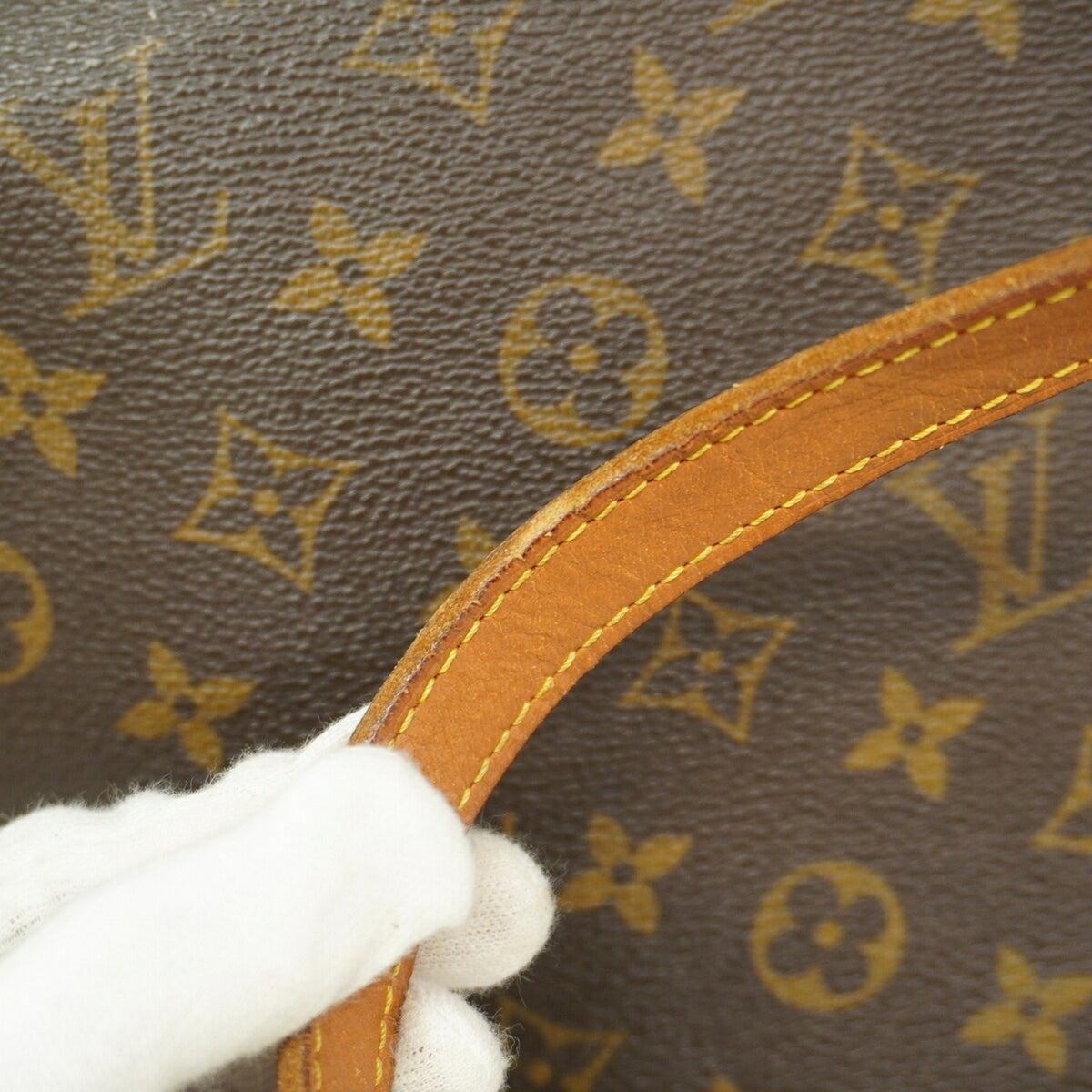 Louis Vuitton Brown Shoulder Bag (Pre-Owned)