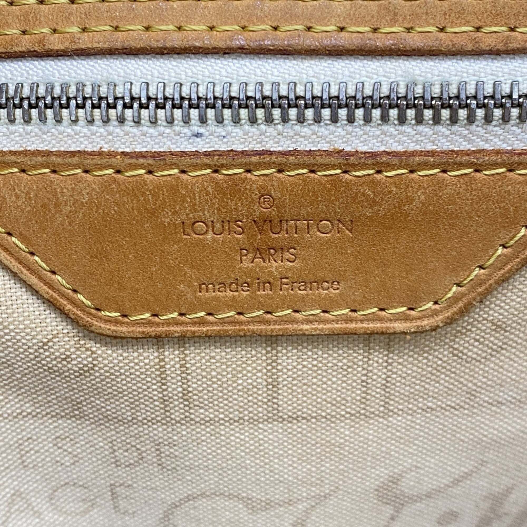 Louis Vuitton White Tote Bag (Pre-Owned)
