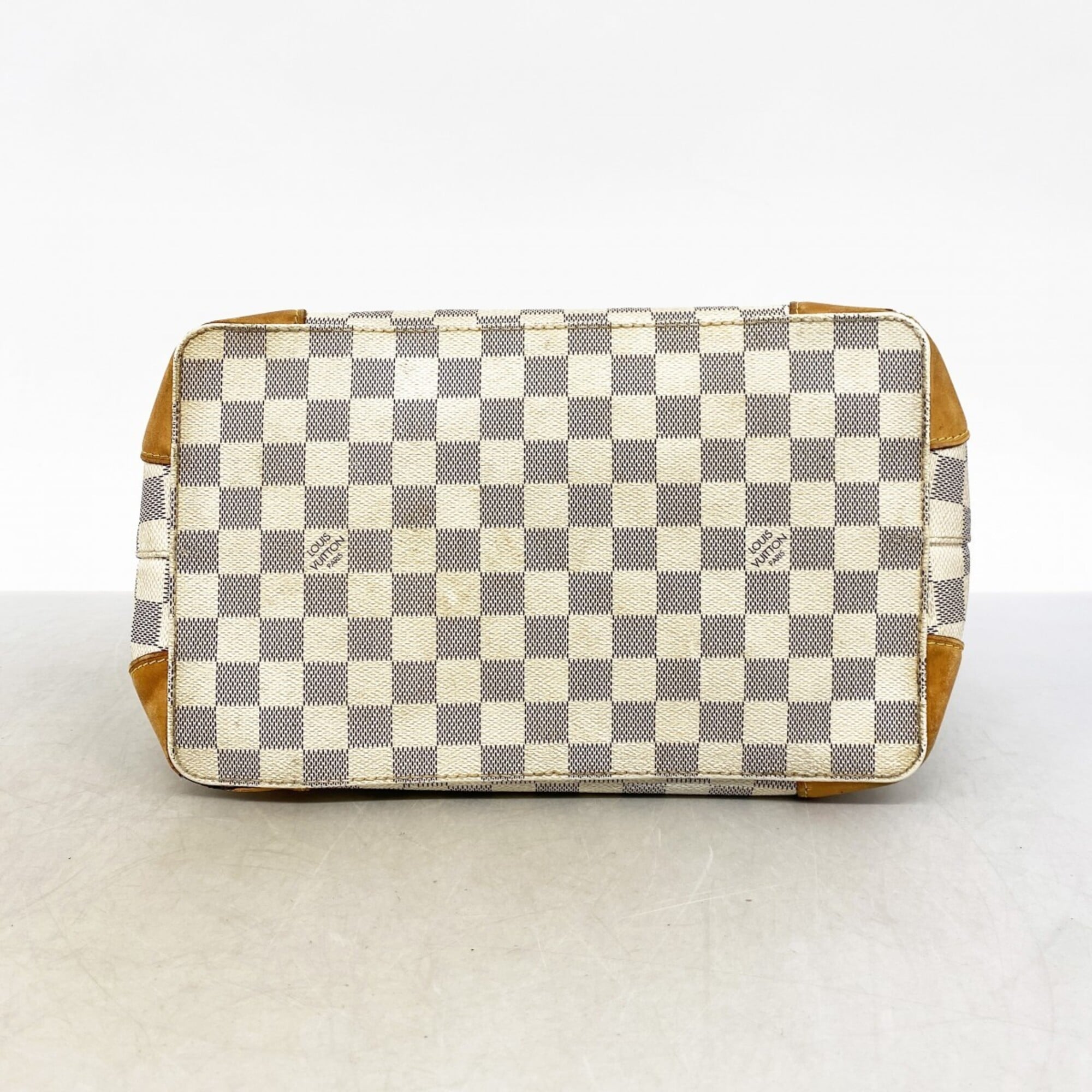 Louis Vuitton White Tote Bag (Pre-Owned)