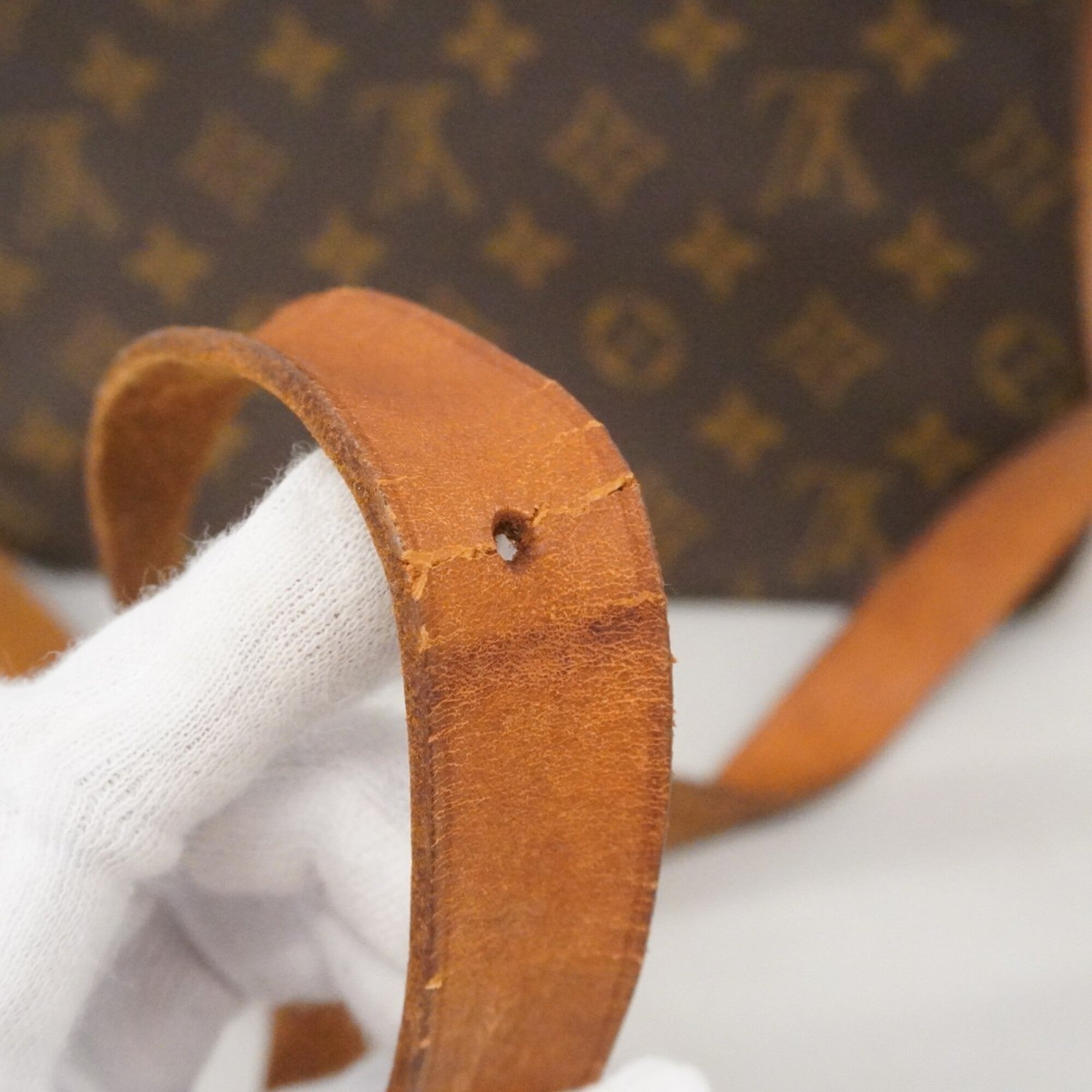 Louis Vuitton Brown Shoulder Bag (Pre-Owned)