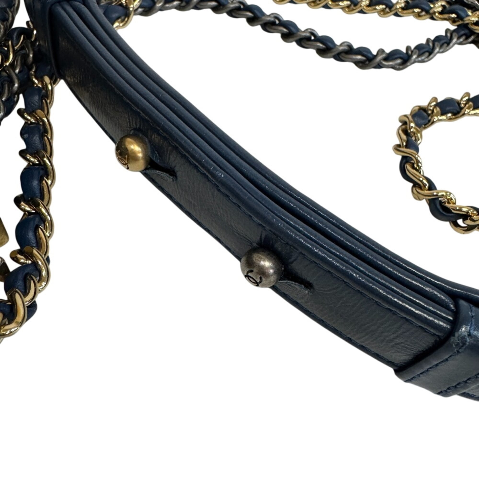 Chanel Blue Leather Shoulder Bag (Pre-Owned)