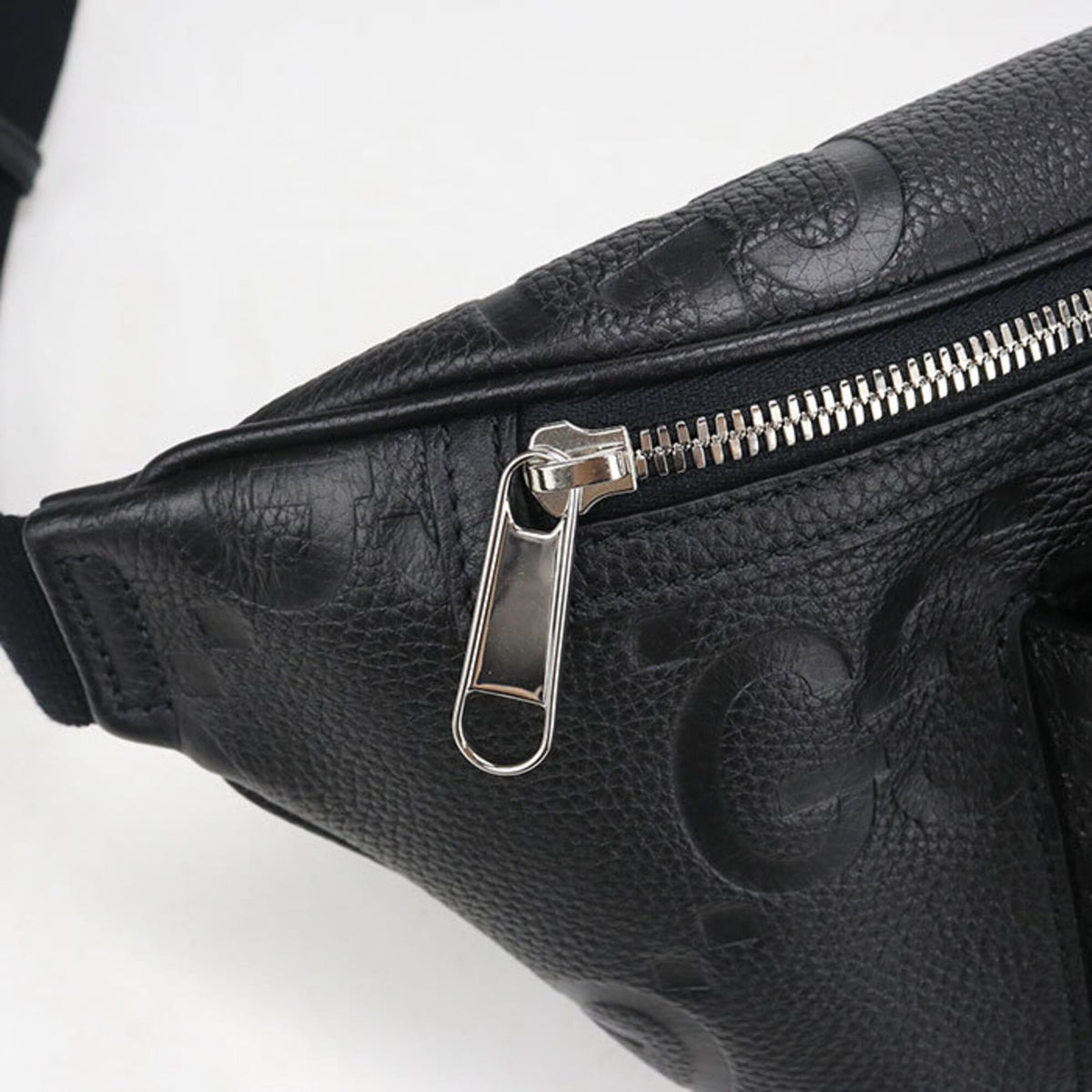 Gucci Black Leather Sling Bag (Pre-Owned)