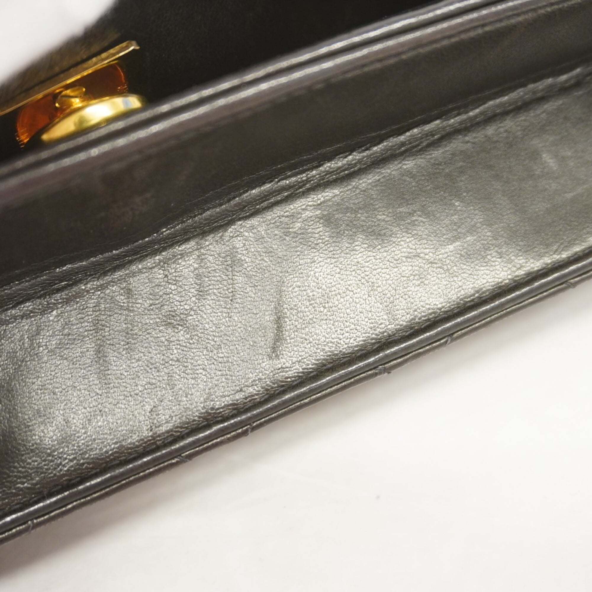 Chanel Black Leather Shoulder Bag (Pre-Owned)