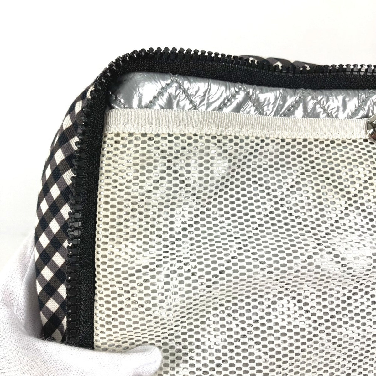 Chanel White Cloth Shoulder Bag (Pre-Owned)