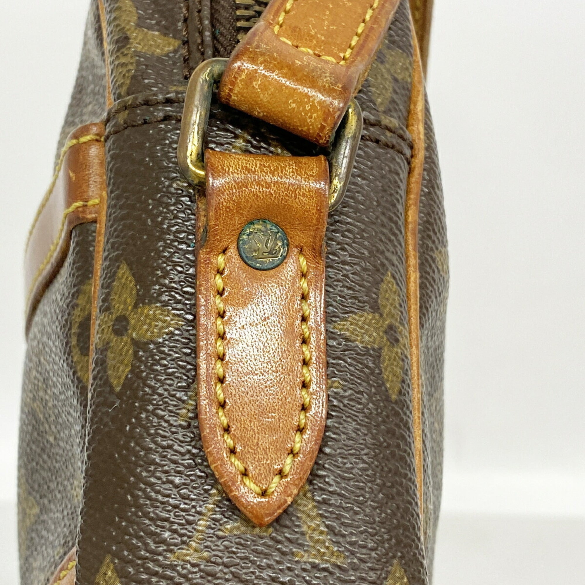Louis Vuitton Brown Shoulder Bag (Pre-Owned)