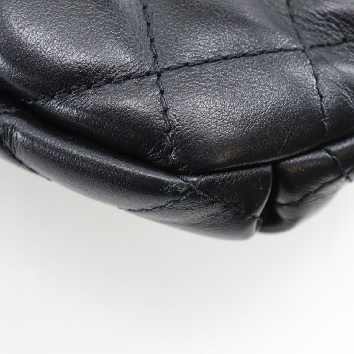 Chanel Black Leather Fanny Pack Sling Bag (Pre-Owned)