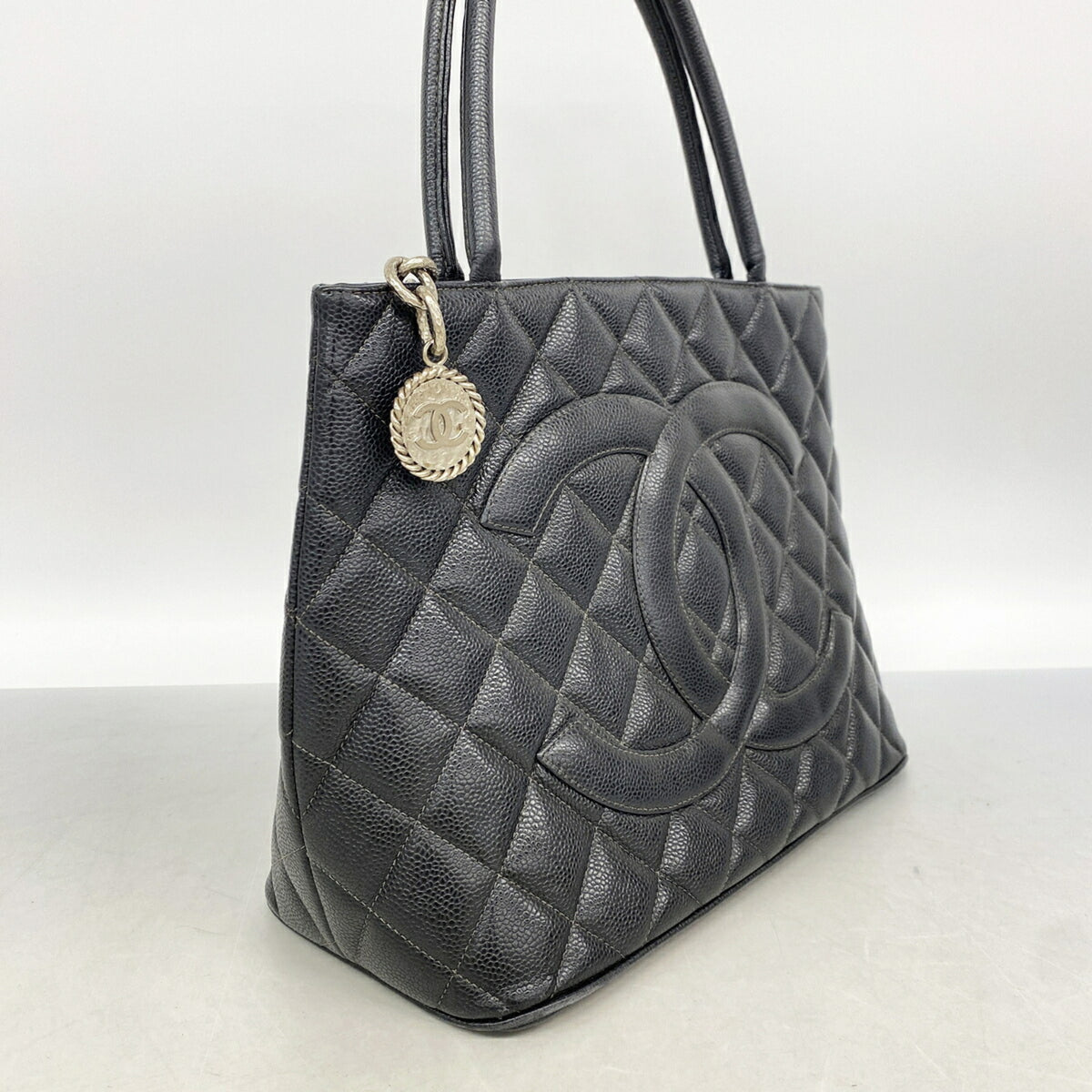 Chanel Black Grained Calfskin Tote Bag (Pre-Owned)