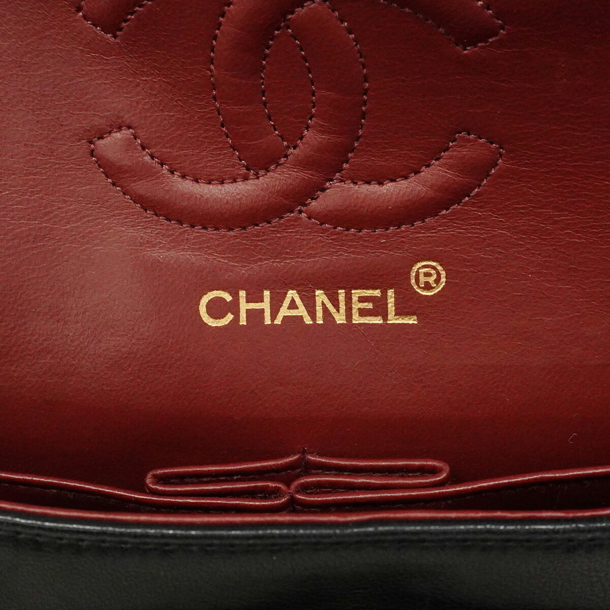 Chanel Black Leather Shoulder Bag (Pre-Owned)